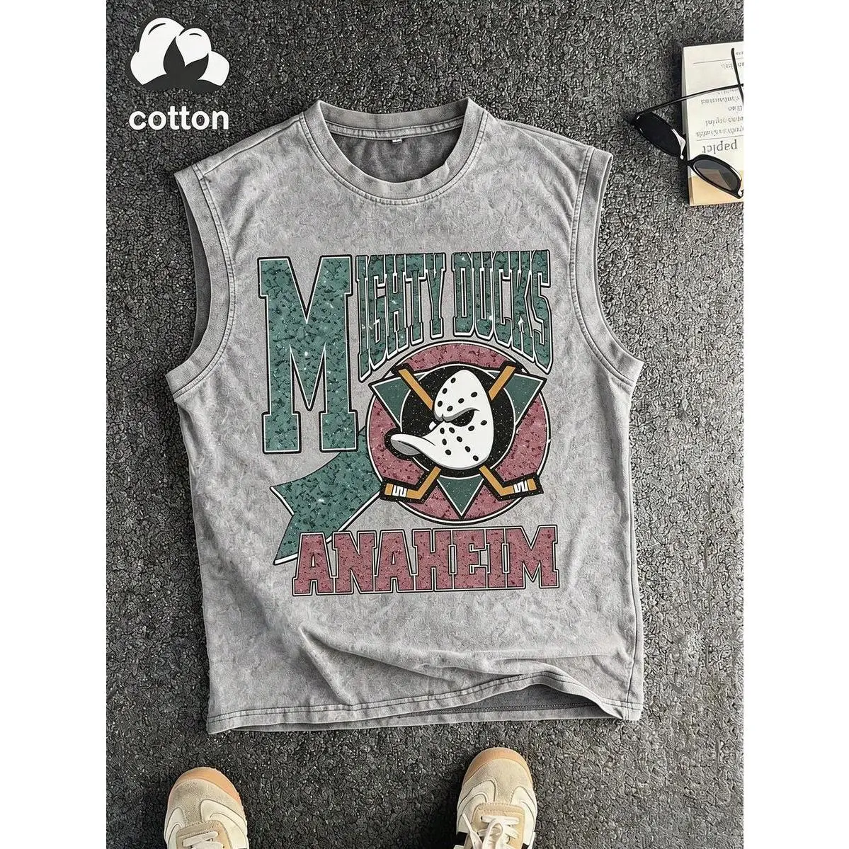 Retro Varsity Duck Hockey Mask Vintage Washed Grey Sleeveless Tank Top, Unisex Casual Crew Neck Muscle Tee, 90s Throwback Ice Sports Streetwear for Outdoor Travel & Daily Casual Looks