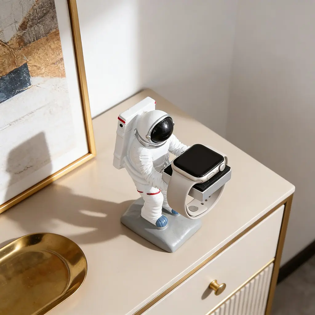 Astronaut Watch Stand, Space Theme Desktop Watch Holder, Creative Astronaut Watch Base, Desk Decor Ornament, Unique Watch Storage Solution