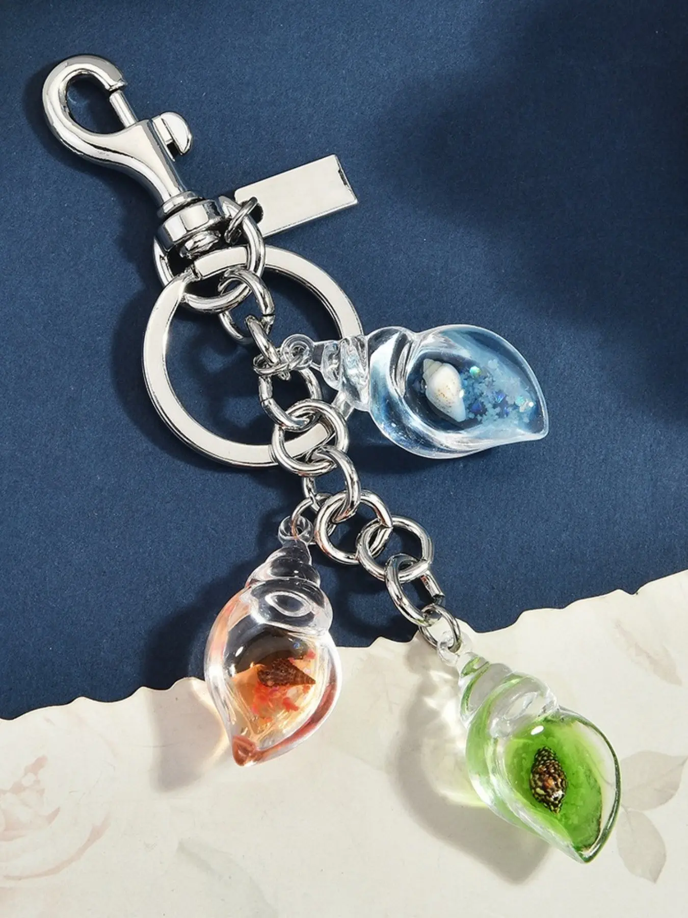 Beach Style Transparent Resin Seashell Charismatic Keychain, Gradient Sand Design, Silver/gold Lobster Clasp, Perfect for Gifts and Travel Accessories