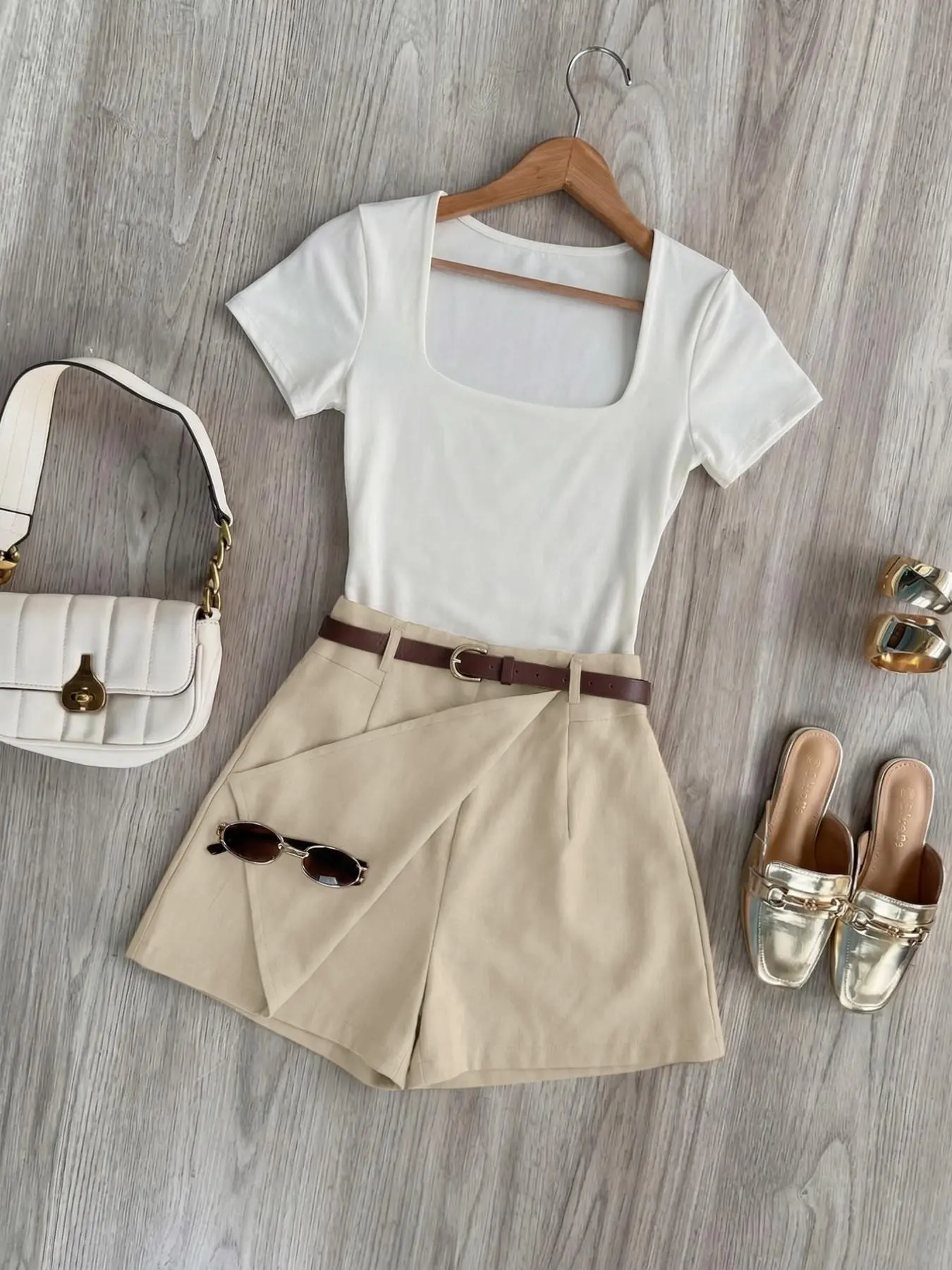 White Top+Khaki Skirt Pants Two-Piece Set Skirt Matching Set Light Mature Casual Style Square Neck Short Sleeved Jumpsuit+High Waisted Irregular Skirt Pants With Belt Suitable For Women'S Daily Wear, Casual Dating And Commuting Occasions