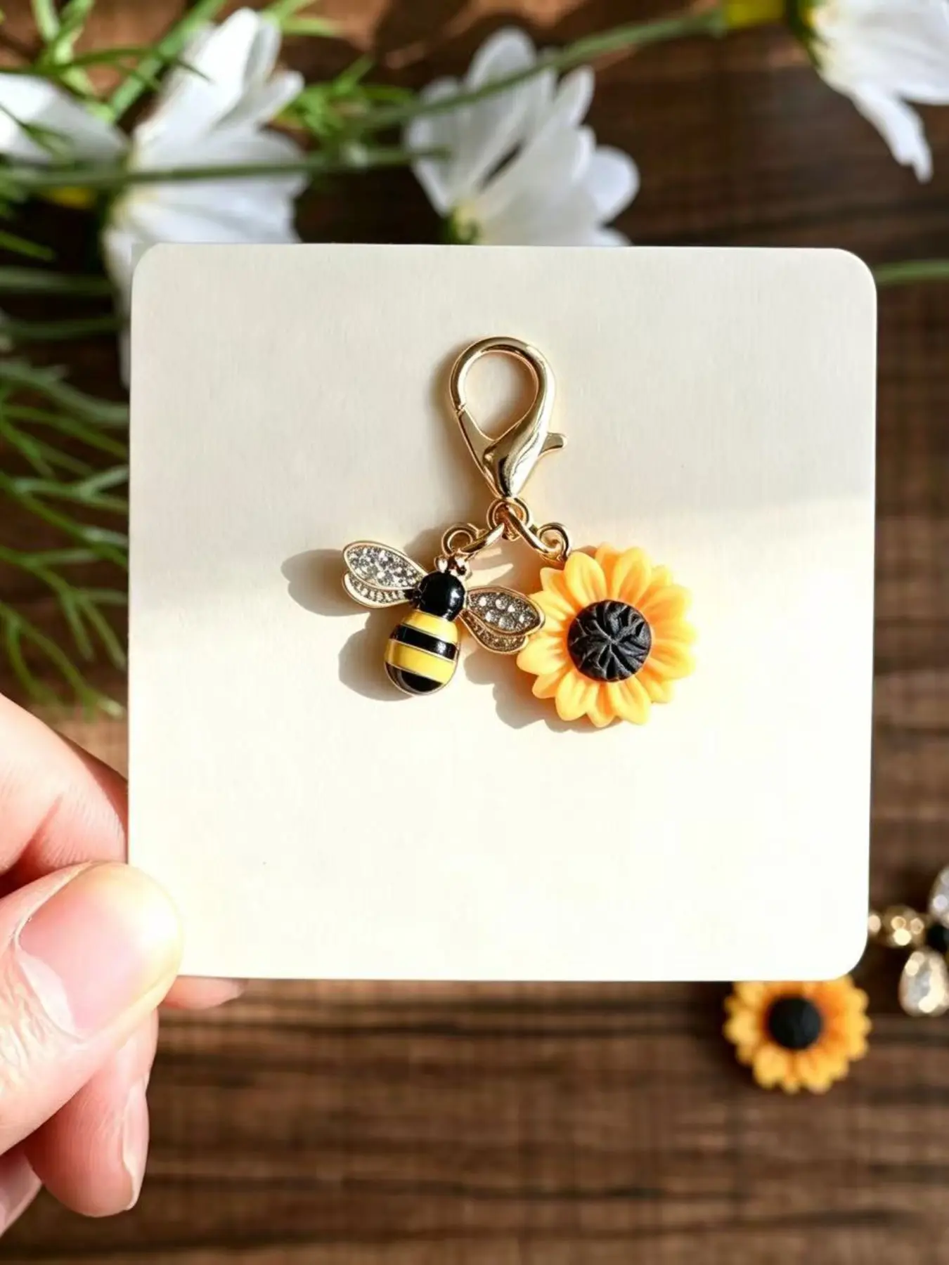Bee Sunflower Keychain, Cute Small Gift Pendant, DIY Women's Bag Charm, Car Key Ring, Personalized Zipper Accessory, Unique Souvenir