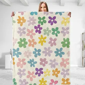 Colorful Daisy Pattern Blanket - Luxurious, soft, and comfortable flannel plush blanket, suitable for use on sofas, in bedrooms, for travel, in living rooms, and outdoors, size is 50inch*60inch