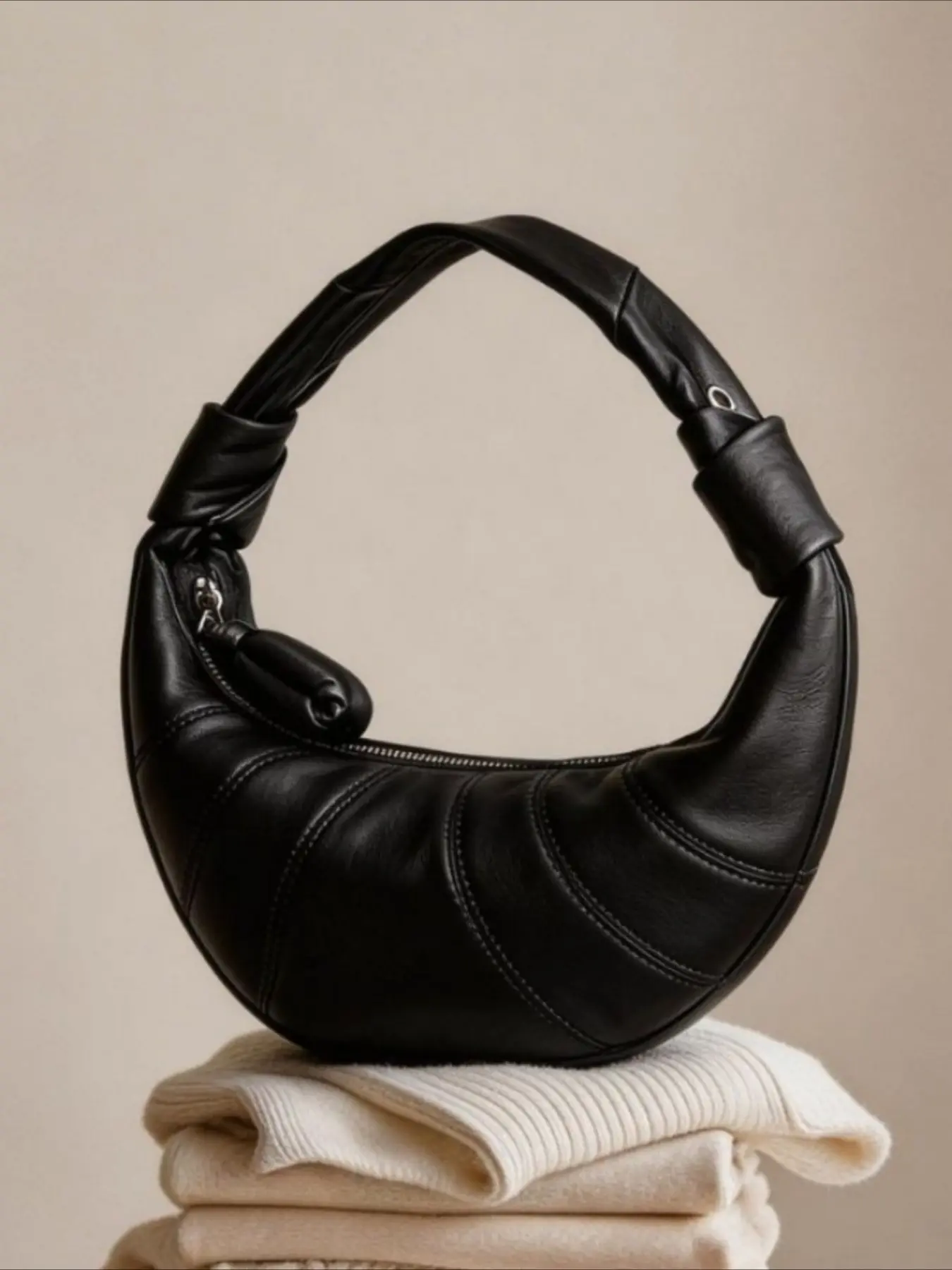 French niche first-layer lambskin croissant bag diagonal span Lazy croissant bag Leather single shoulder diagonal span Dumpling bag Women