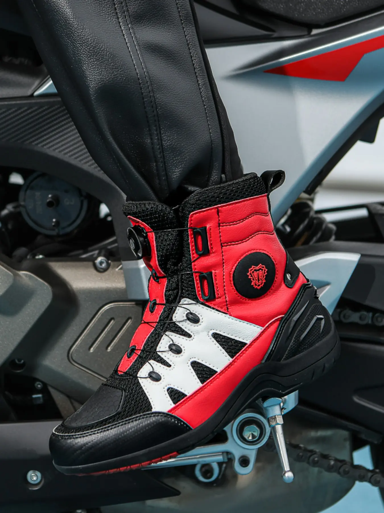 Men's Motorcycle Riding Boots, Anti-Slip Durable Comfortable Racing Shoes, Waterproof Protective Design, Ideal for Motorbike Enthusiasts
