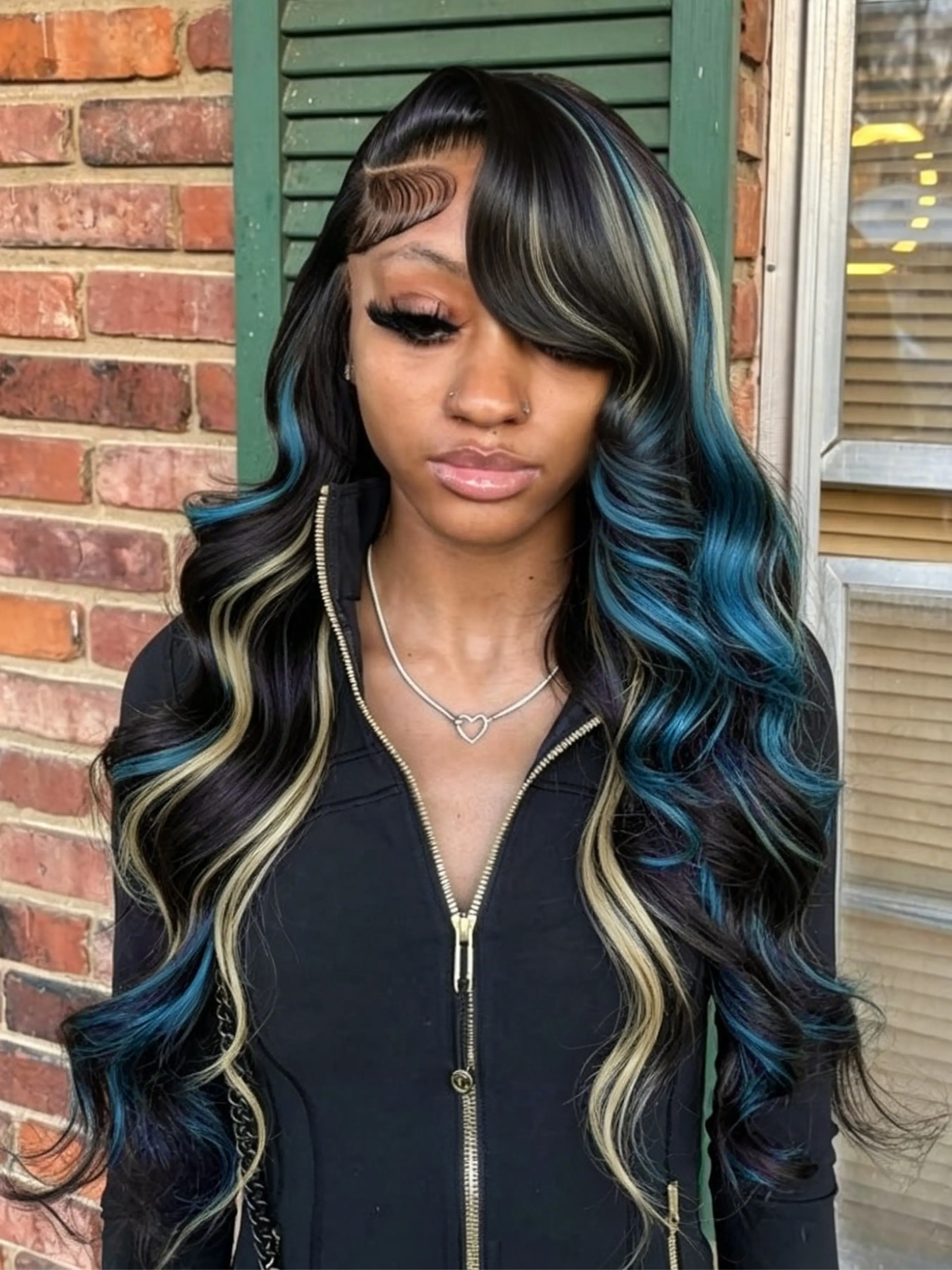 Black Blue Blonde Highlight Wavy Wigs 13x4 Lace Front Wigs Pre-Plucked Hairline Synthetic Wig Skunk Stripe Highlight Body Wave Wig Soft HD Transparent Lace Frontal Wigs for Women Daily Wear Party Festival 28 Inch Layered Wavy Wig