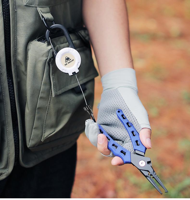 Outdoor 3-in-1 Retractable Keychain with Steel Wire – Carabiner, Magnetic Lock, Multi-Purpose for Hiking, Camping, Fishing & Commuting