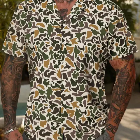 Men's Camo Print Cuban-Collar Short-Sleeve Shirt Regular-Fit Tropical Button-Up Top, Casual Summer Streetwear, Fashion Collared Shirts for Summer Daily Wear, Menswear, Casual Summer Clothing
