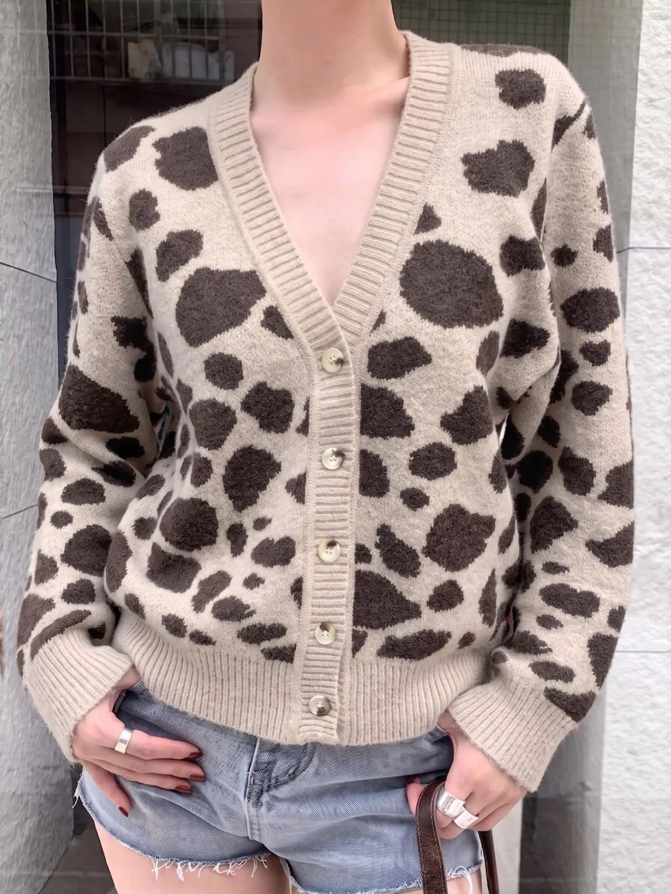 Vintage Leopard Print V-Neck Knit Cardigan, Loose Fit Long Sleeve Sweater Coat for Women, Stylish and Comfortable Outerwear