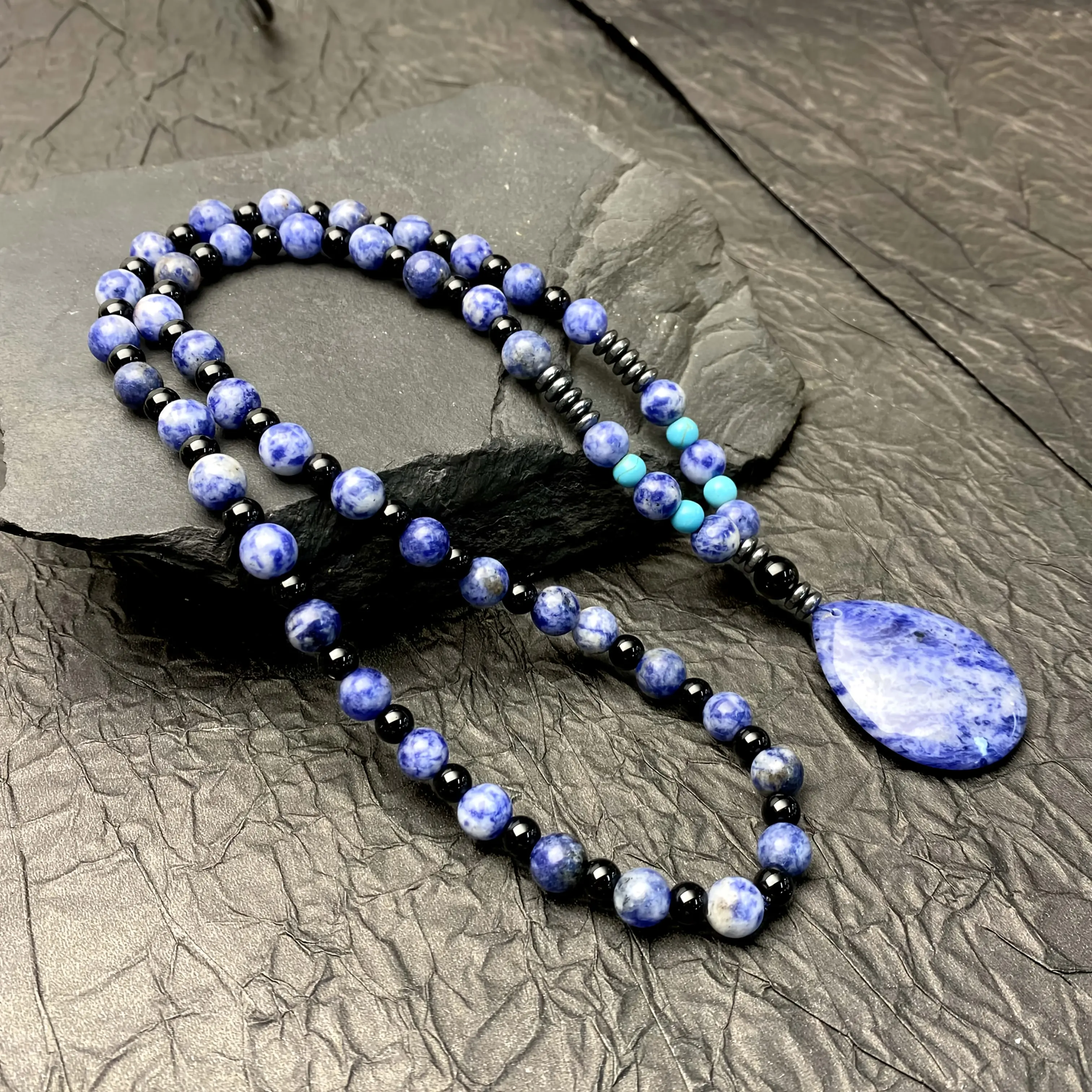 1pc Natural Abundance Blue Point Stone Water Drop Pendant Necklace, Paired with Blue Turquoise Black Onyx Handmade Beaded Necklace, Attracting Wealth, Prosperity, And Career, Versatile Pendant Unisex Necklace, Ideal Gift for Friends And Lovers