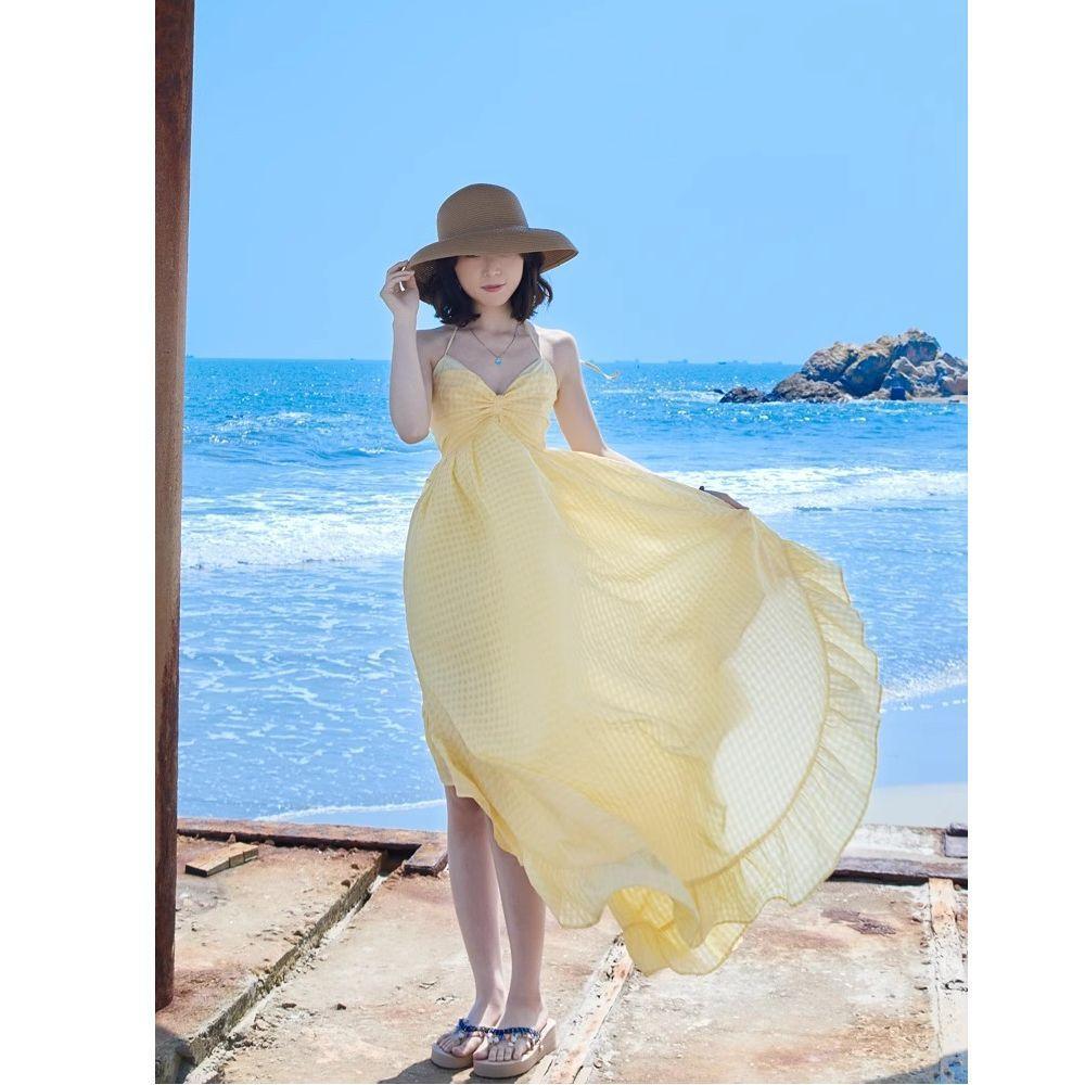 2026 Women's Yellow Elegant Halter Neck Backless Maxi Dress with Built-in  Bra Padded, Sleeveless Spaghetti Strap Flowy Beach Dress, Luxury Vacation  Outfit for Summer Beach, Holiday, Travel & Resort Wear - TikTok