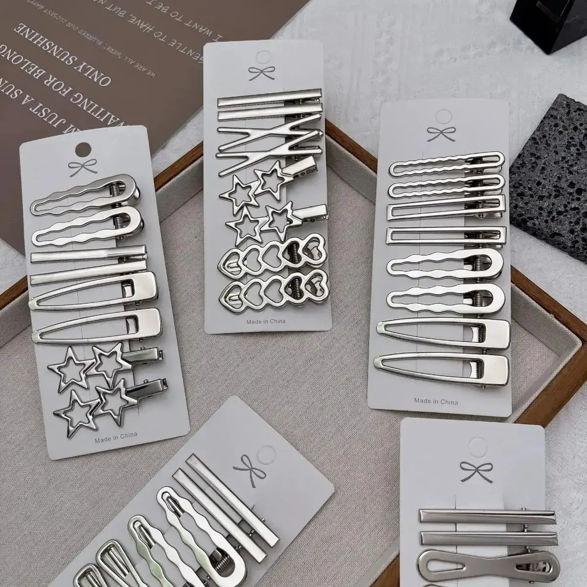 Women’s Y2K Silver Metal Hair Clips Set, Duckbill Snap Hairpins for Women & Girls, Minimalist Side Bangs Barrettes Hair Accessories, Trendy Fashion Hair Styling Clips for Daily Wear, Party & Street Style, Compatible with Most Hair Types, Hair Style Access