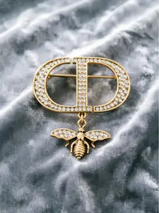 Shimmering Gg Women's Brooch, Elegant Letter Pattern Design, All-Season Accessory, Perfect for Stylish, No Ca Prop 65