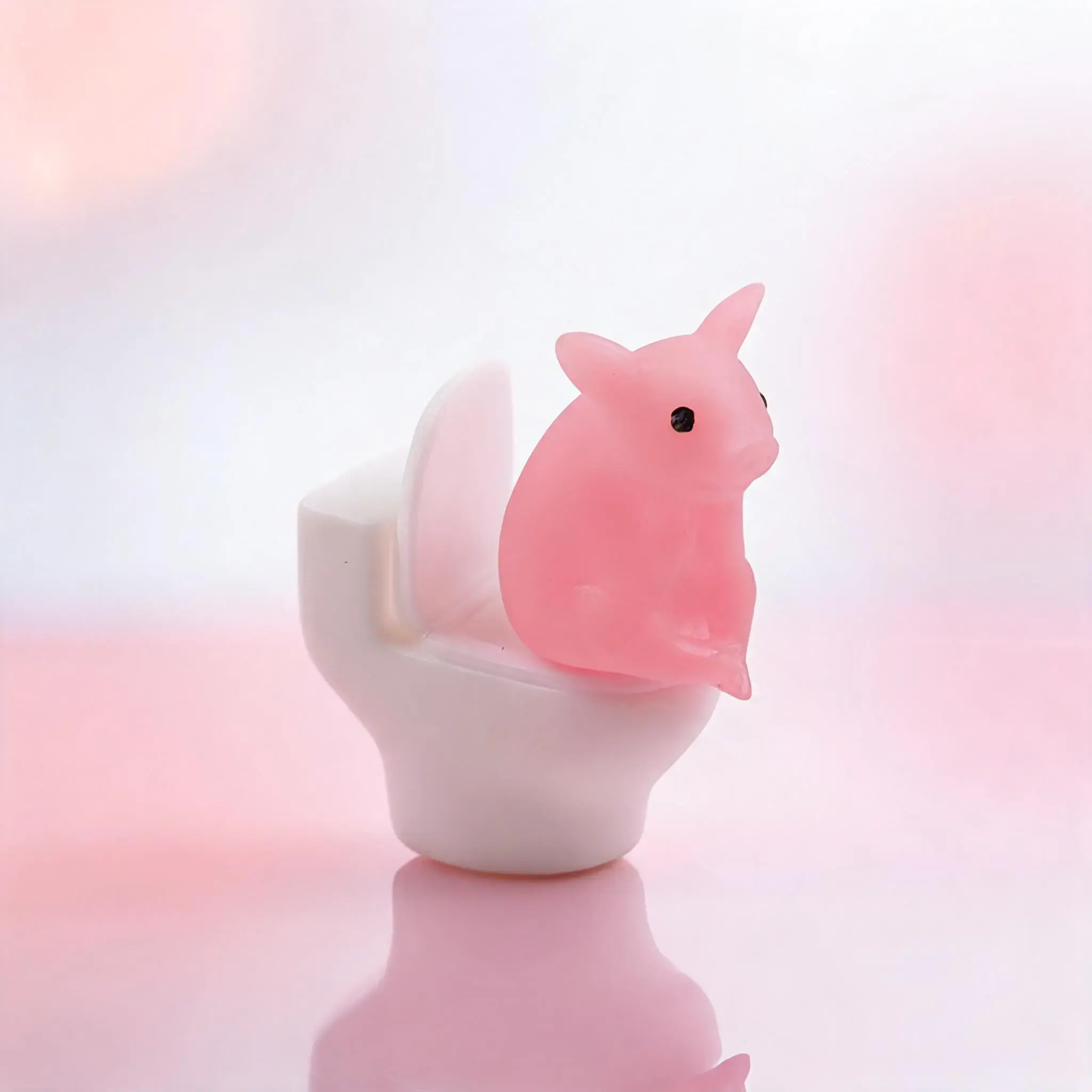 1pc One Adorable Pig Figurine Perched on a Toilet - a PVC Decoration for Your Bathroom, Suitable for Desktop Or Wall Display, Perfect for Home Office Desks And Living Room Decor, As Well As Bathroom Additions And Decorative Statues, Piggy Ornaments