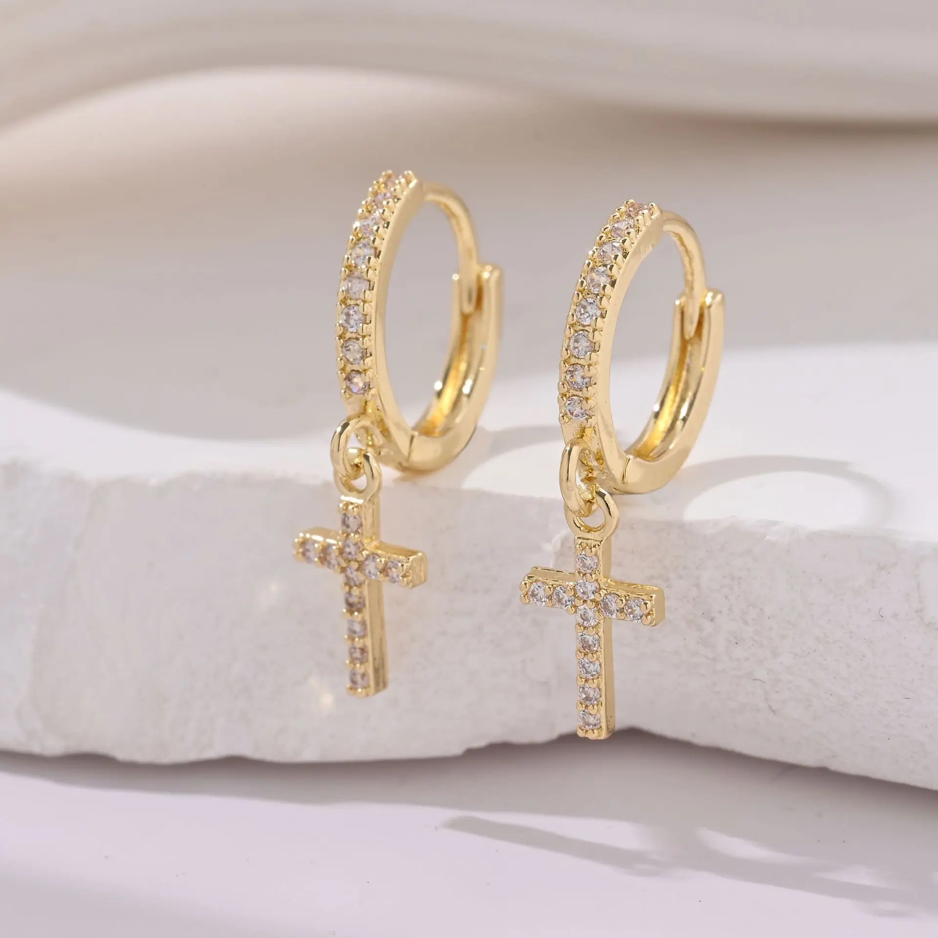 2pcs Cross Design Copper Ear Cuffs, Synthetic Zirconia Inlay, Unisex Fashion Jewelry, Party & Casual Wear, Gift Idea