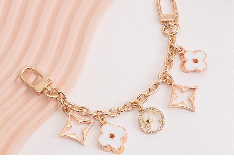 Bag chain decorative accessory with four-leaf clover element, chain pendant, hardware accessory, chain ornament