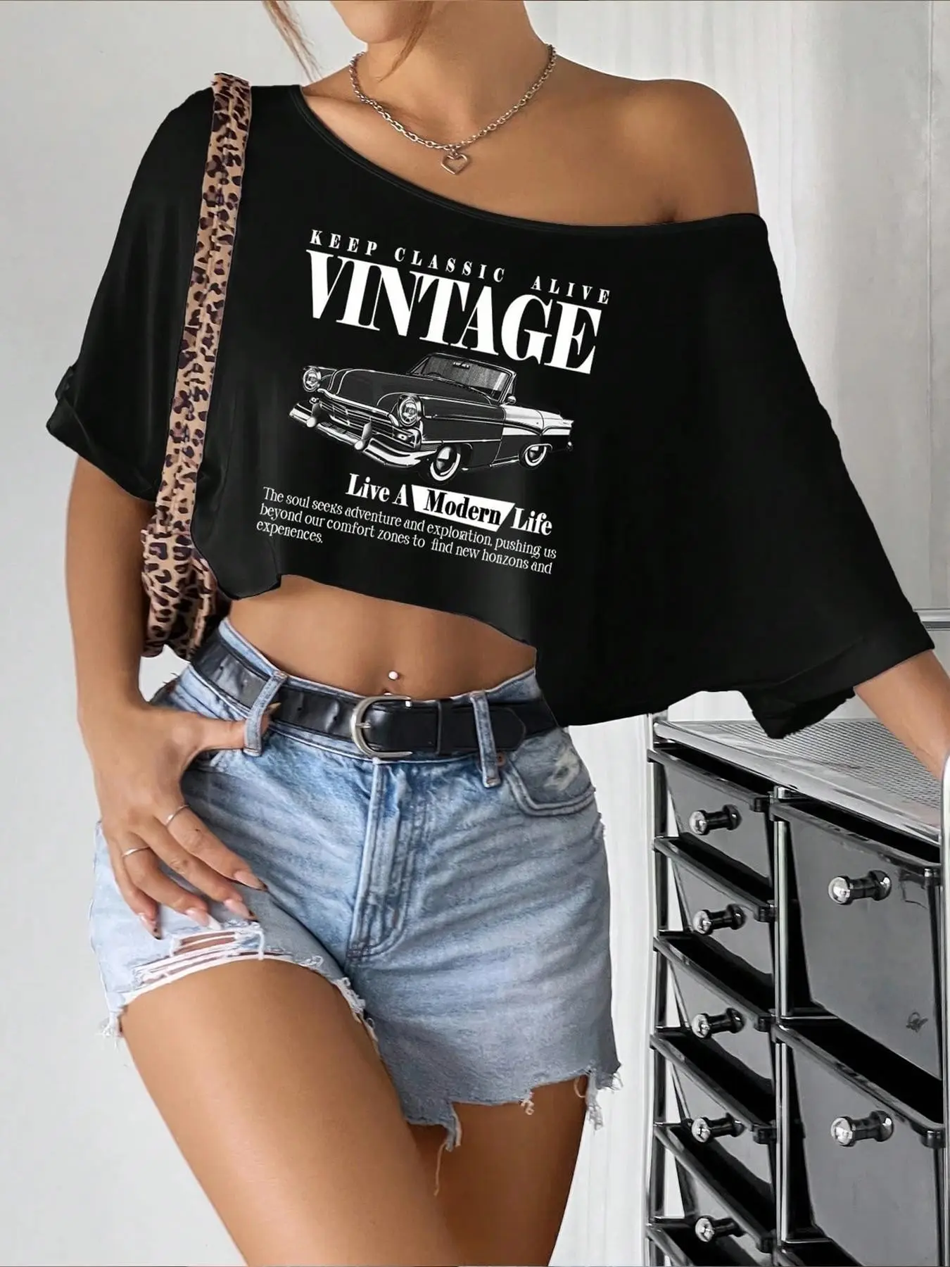 2026 TikTok Viral Y2K Vintage Car Print Off Shoulder Crop Top, Women's Casual Loose Drop Shoulder Short Sleeve T-Shirt, Daily Wear, Going Out, Concert, Gen Z Fashion, Low Waist Jeans Matching, Oversized, Baggy, Slouchy Fit, Grunge Vibes