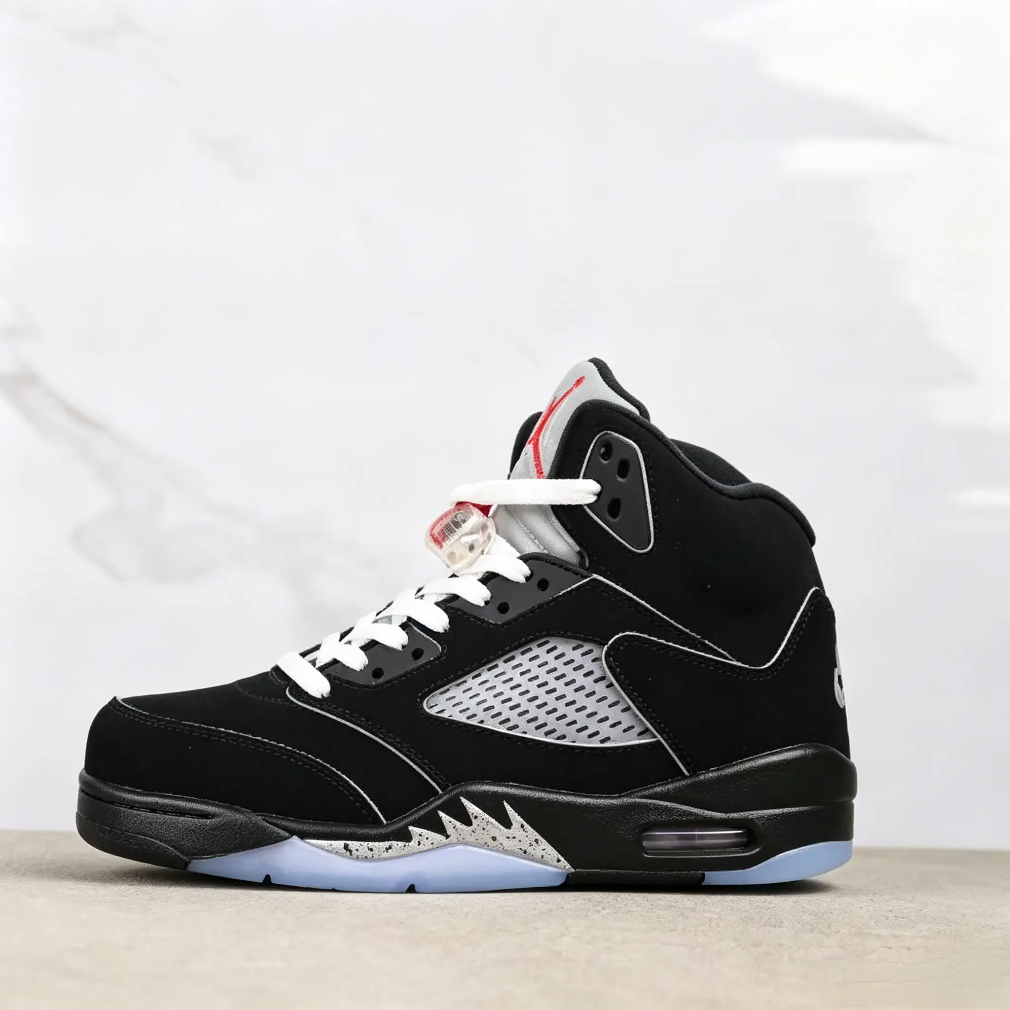 Retro 'Gamma Blue' 2025 Stylish Basketball Shoes Athletic Basketball Shoes black retro high top sneakers  shark tooth shoes Men's Black Silver Retro High Top Basketball Shoes, Premium Suede Breathable Mesh Sneakers with Icy Translucent Sole