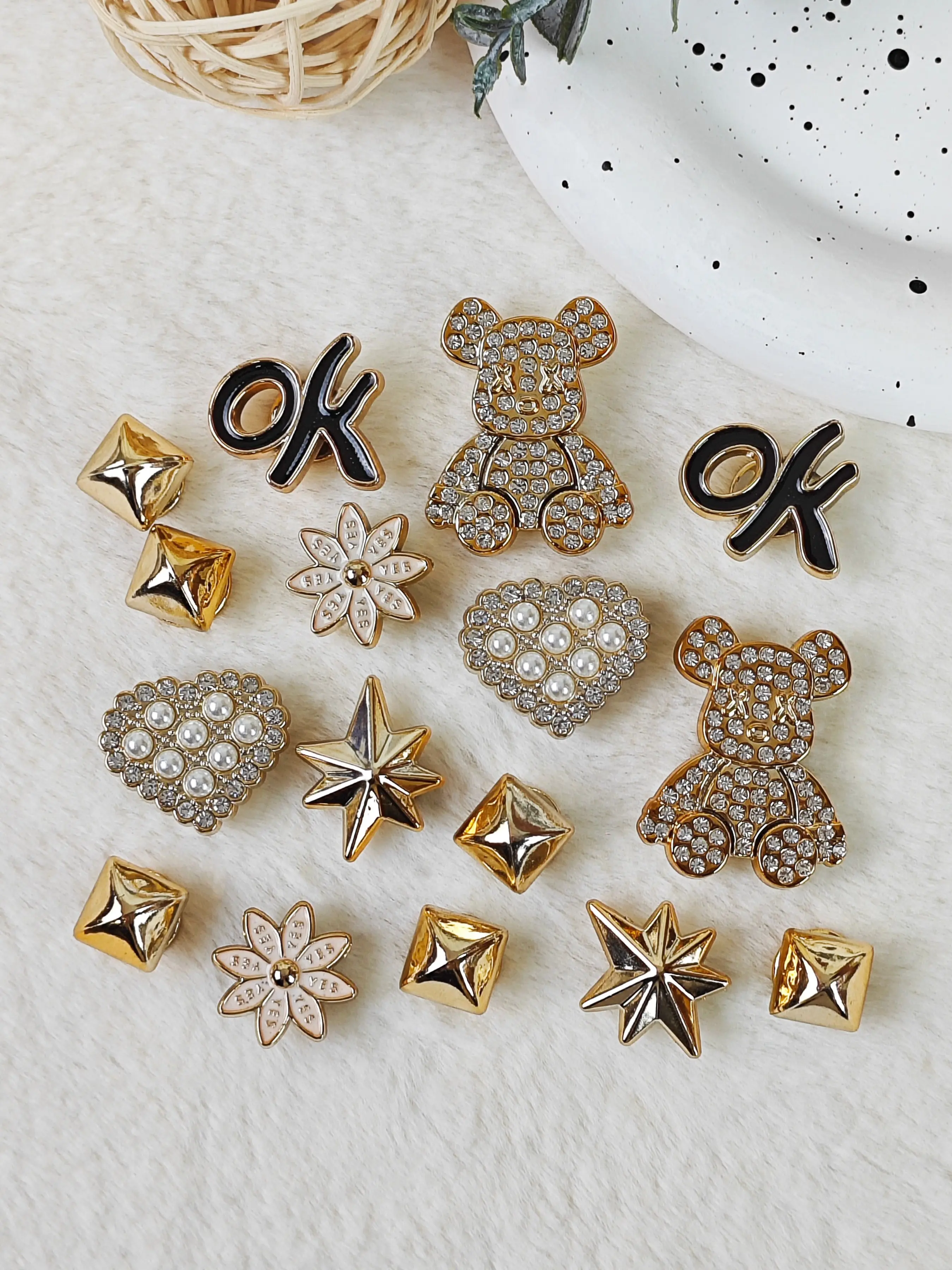 16pcs DIY Shoe Decorations, Decorative Shoe Accessories, Bear, Pearl Heart, Letter, Flower, Geometric Charms, Lightweight, Y2K Style, for Eva Sandals, Holiday Gift