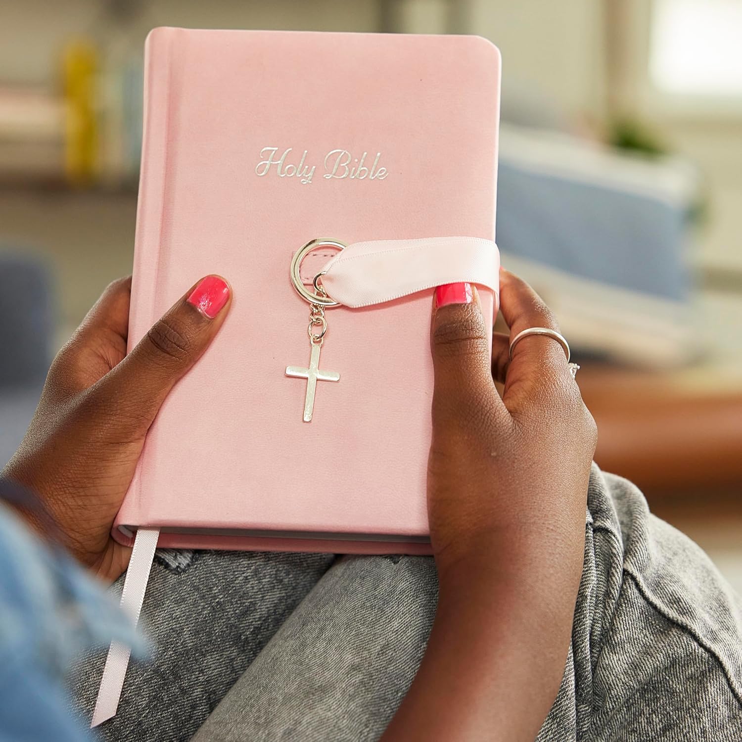 THE WELL KEPT NKJV, Simply Charming Bible, Hardcover, Pink: Pink Edition Hardcover – February 4, 2014
