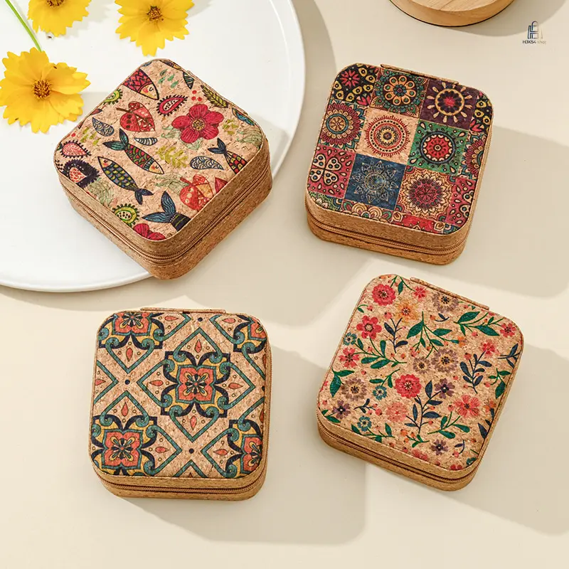 Retro Flower Fish Leather Jewelry Box - New, Portable, Soft-Lined Exquisite Korean Look Organizer with Floral Motifs for Earrings, Rings, Necklaces (Home & Travel Use)