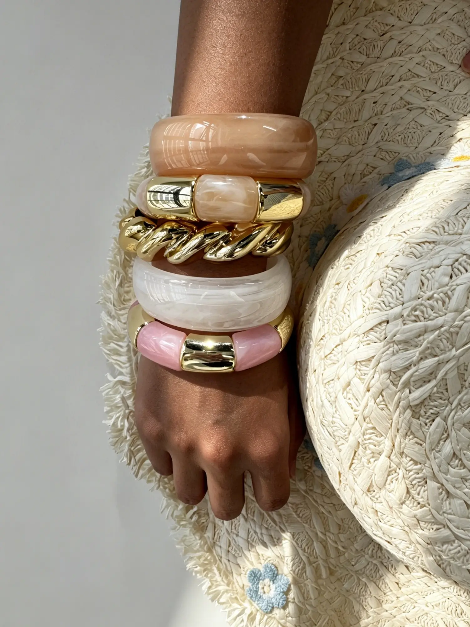 5 Pcs Women's Fashion Bracelets, Elegant Chunky Spiral Acrylic Stretch Cuff Bangle Set, Casual All-Season Jewelry for Parties and Daily Wear