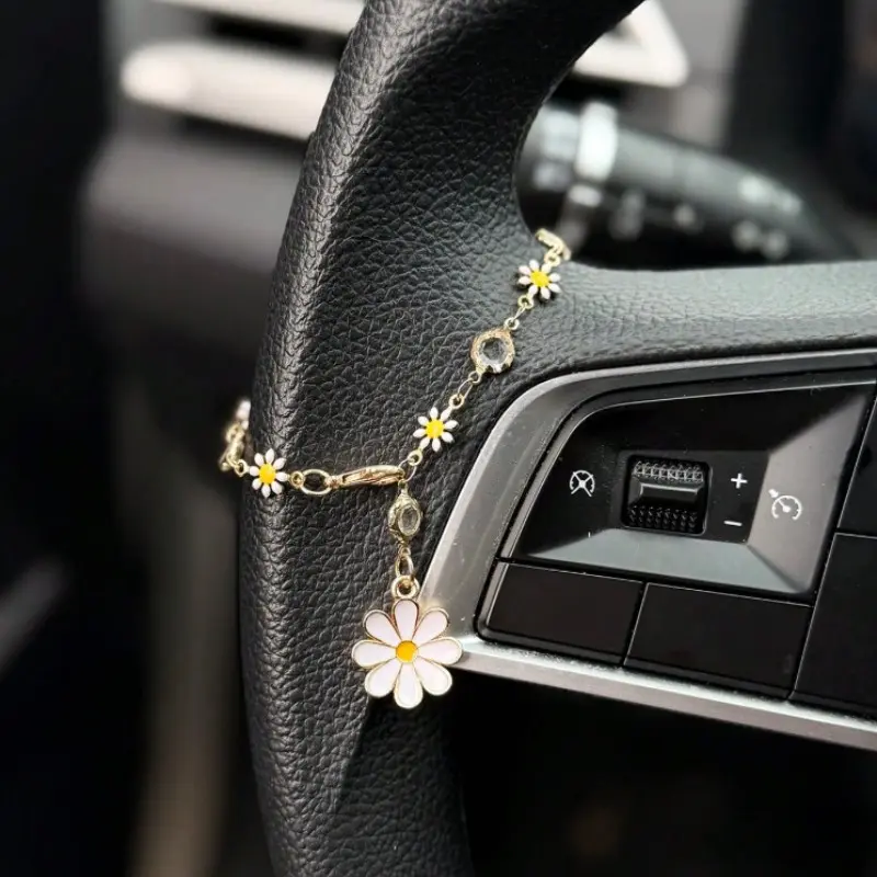 Daisy Flower Car Steering Wheel Decorative Chain, Fresh Floral Interior Hanging Decoration Accessory, Suitable for Women, Girly Car Accessories