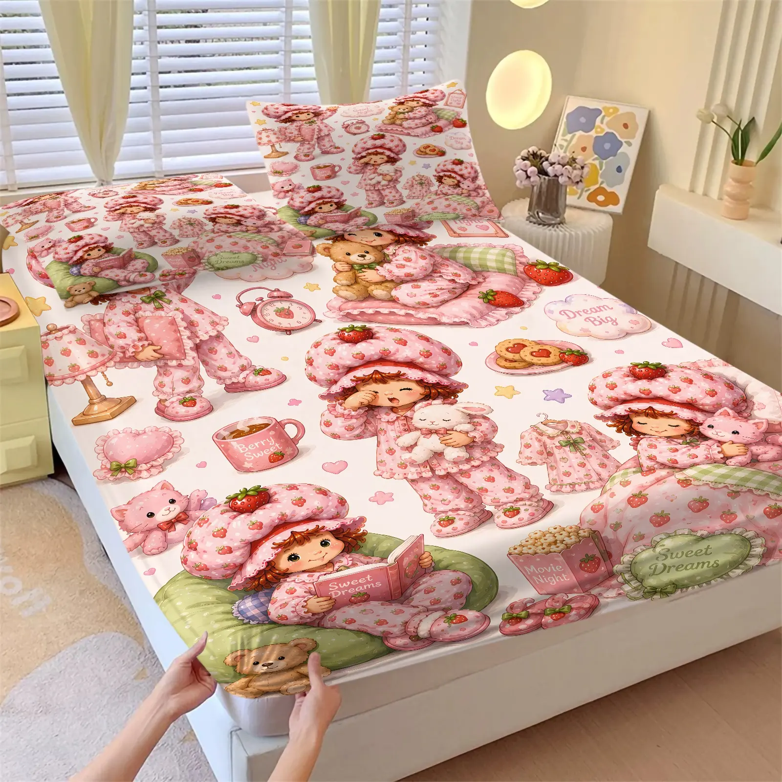 Kawaii Vintage Strawberry Doll Themed Print Fitted Sheet Set, 1 Fitted Sheet & 2 Pillowcases, Sweet cute strawberry graphic Cartoon Girl Pattern Bedspread All Size, Deep Pocket Soft Bedding Set For All‑Season Bedroom Decor