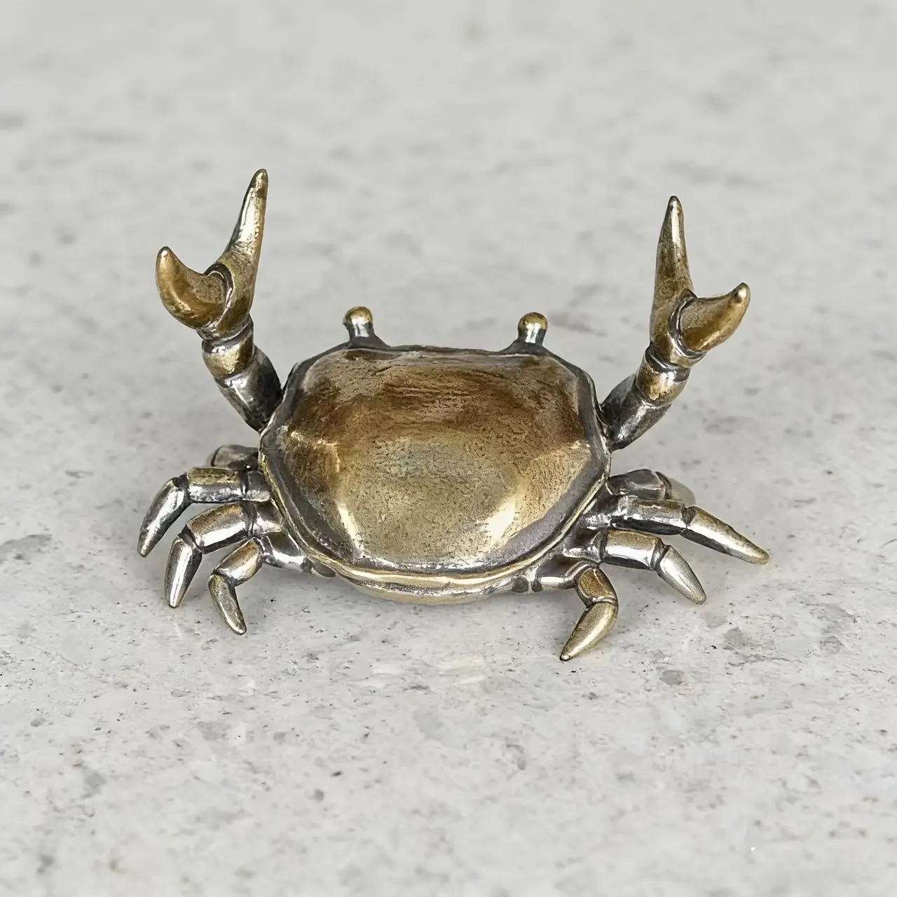 Vintage-Style Aged Copper Crab Animal Theme Freestanding Desk Accessory - Small Size Zinc Alloy Pen Holder for Stationery Users, Solid Bronze Craft Tabletop Decor Figurine for Easter, Halloween, Tabletop Mount
