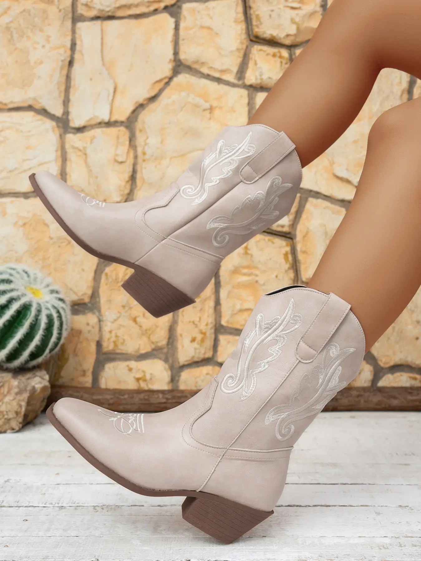 Sweet Embroidered Western Cowgirl Mid-Calf Boots, V-Neck Pointed Heel, Boot Heels, Pointy Toe Boot, Retro Western Style, Fashionable All-Season Boots