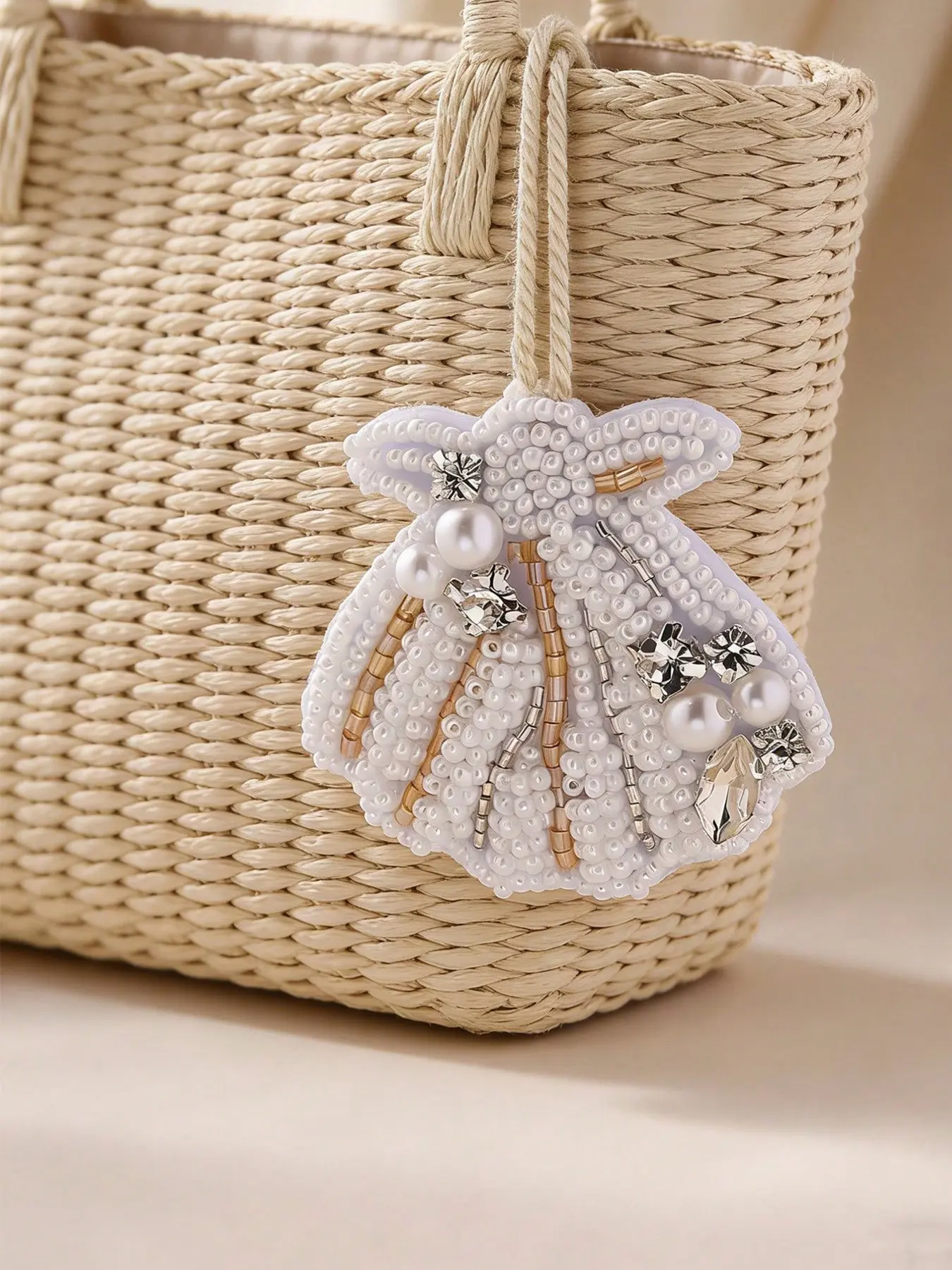 1pc Handmade Beaded Seashell Tassel Bag Charm, Bohemian Style, Suitable For Women's Casual, Beach, Holiday Wear, Mother's Day Gift. Handmade Shape May Vary Slightly. Accessories Charms For Bag Teacher Gifts