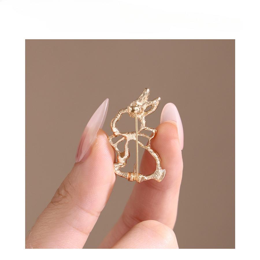 3 cute bunny brooches, temperament jacket, high-end sense, niche design sense, brooch suit, fixed anti-light pin, Easter carnival, New Year's gift accessories to wear