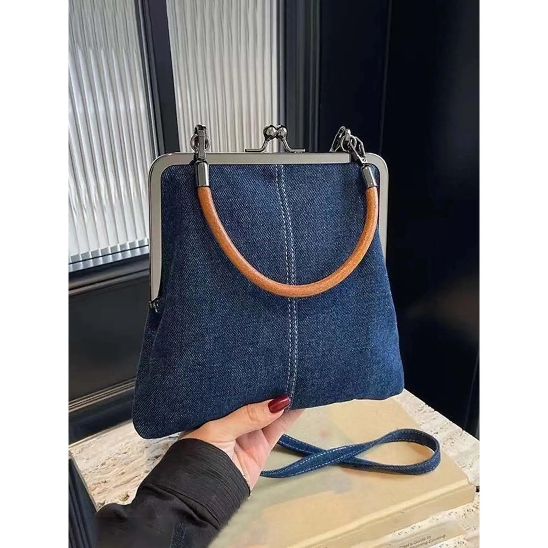 Niche denim patchwork design shoulder messenger bag, Fashionable crossbody bag, metal buckle closure shoulder bag, retro practical multi-color optional, suitable for daily commuting, shopping and dating, Crossbody Handbag