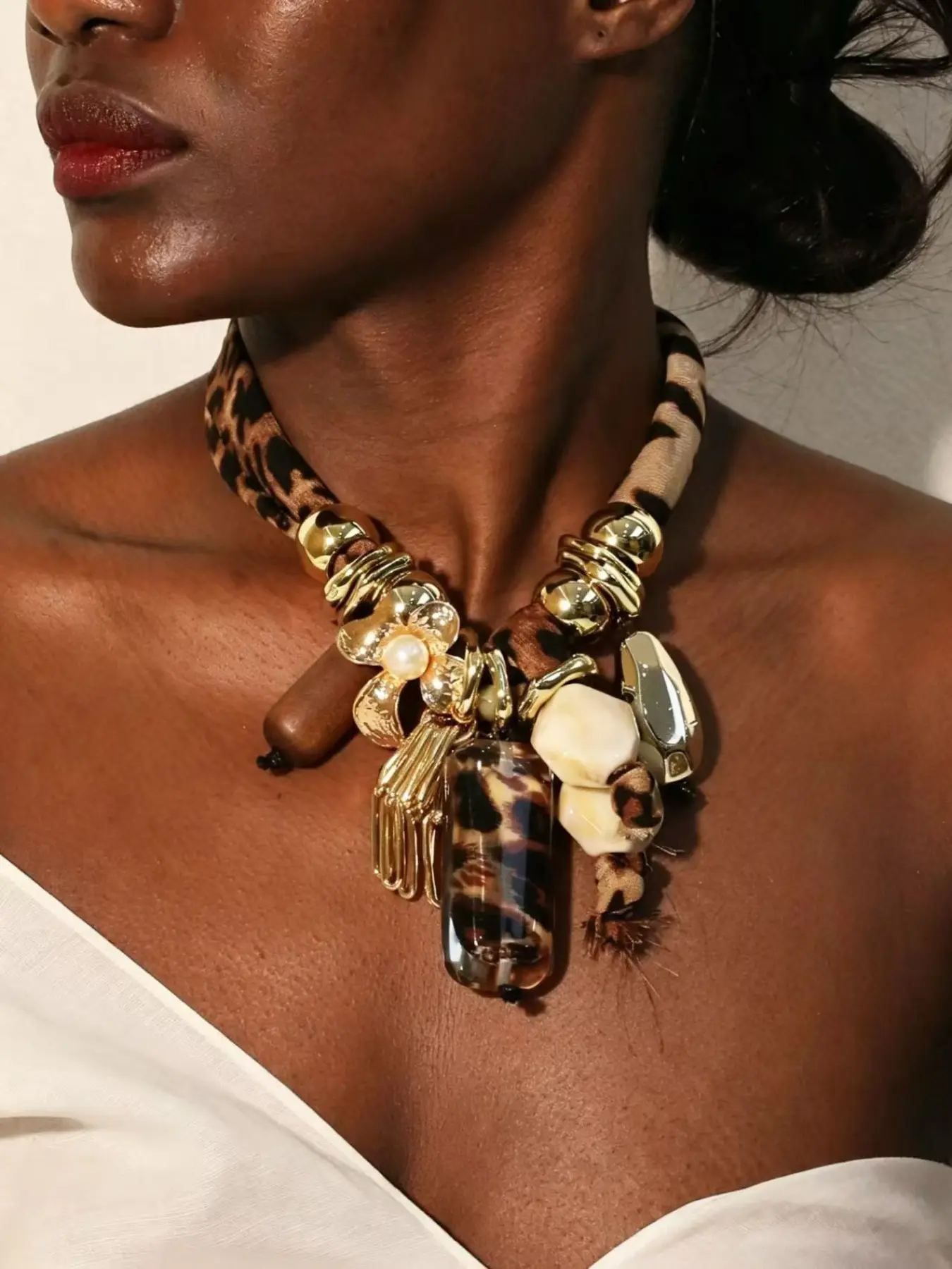 Leopard Print Fabric Patchwork Pendant Necklace, Vintage Ethnic Style, Wild Vacation Vibes, All-Season Sexy Acrylic Chain Jewelry