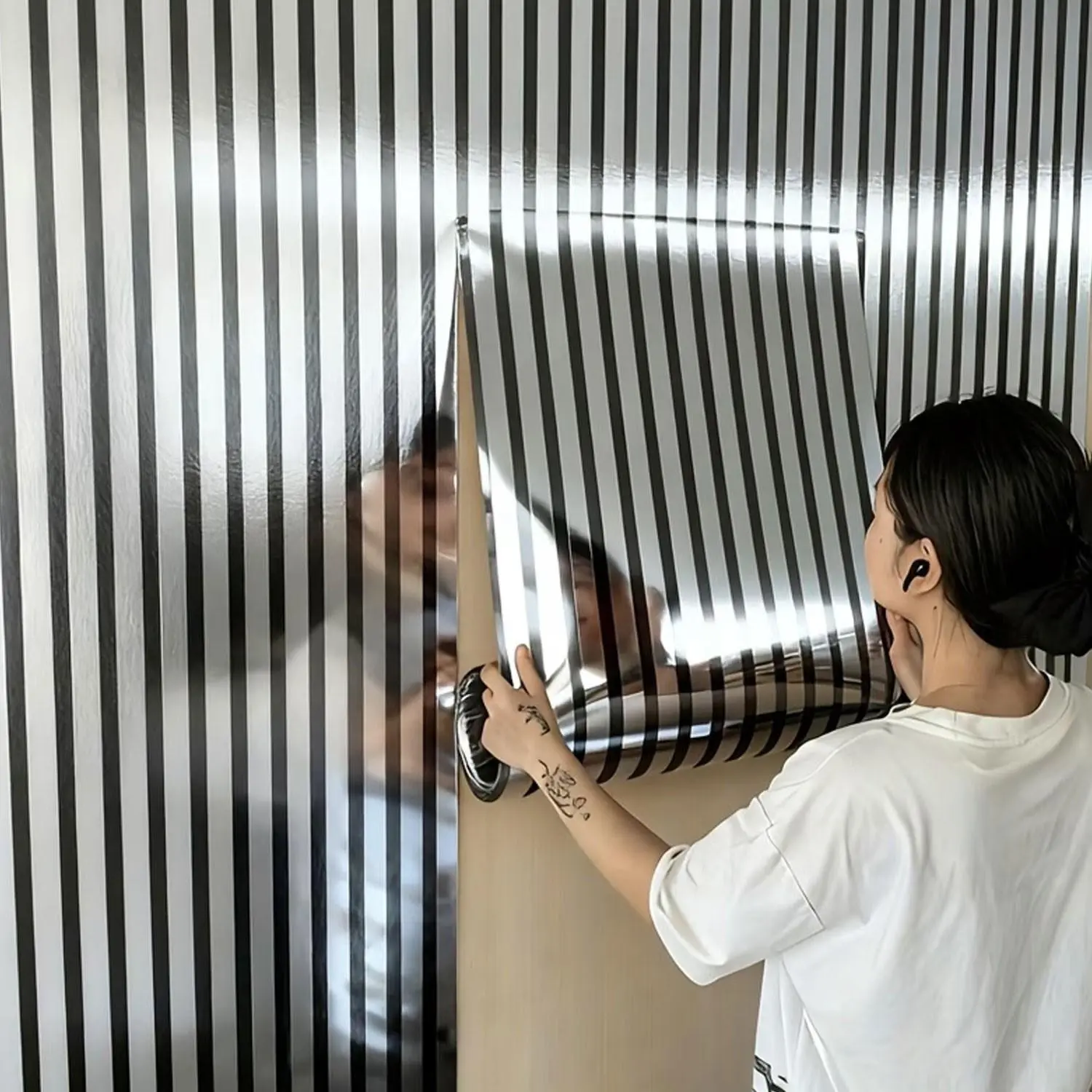 Mirror Reflective Self-Adhesive Wall Sticker, Thick PVC Material, Easy to Apply and Remove, Ideal for Living Room, Bedroom, TV Background