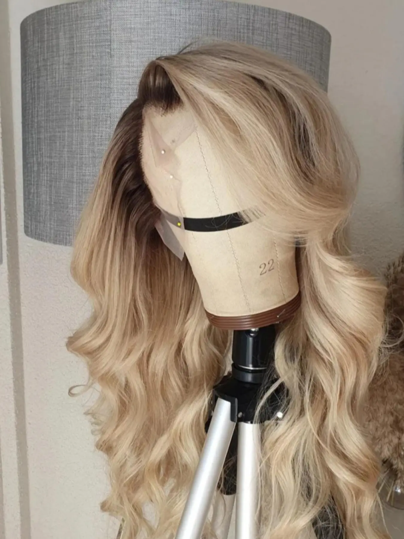 Real Human Hair Wig, 13x4 Lace Front, 14 Inch Wavy Blonde, 150 Density, Pre-Trimmed Fetus Hair, Suitable for Daily Wear, Women