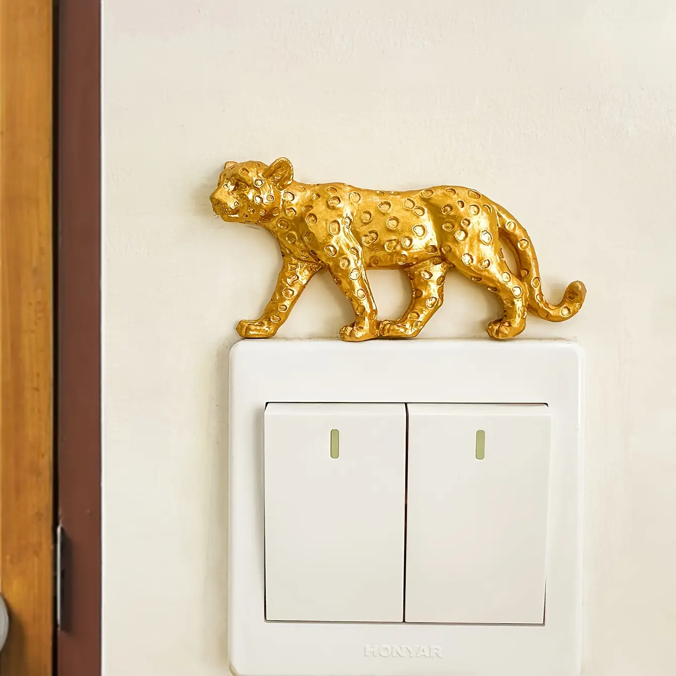 1pc/3D Resin Animal Leopard Light Switch Sticker, Bathroom Bedroom Living Room Switch Sticker, Removable Light Switch Sticker, Self-Adhesive Wall Sticker, Home Decoration