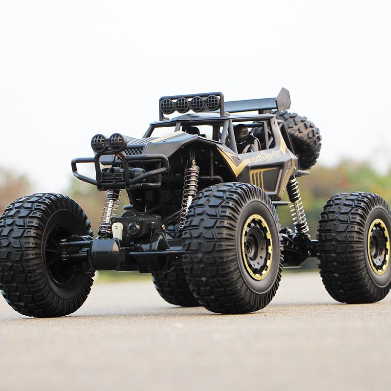 Oversized four-wheel drive alloy remote control car off-road vehicle climbing monster truck high-speed racing boy charging toy car