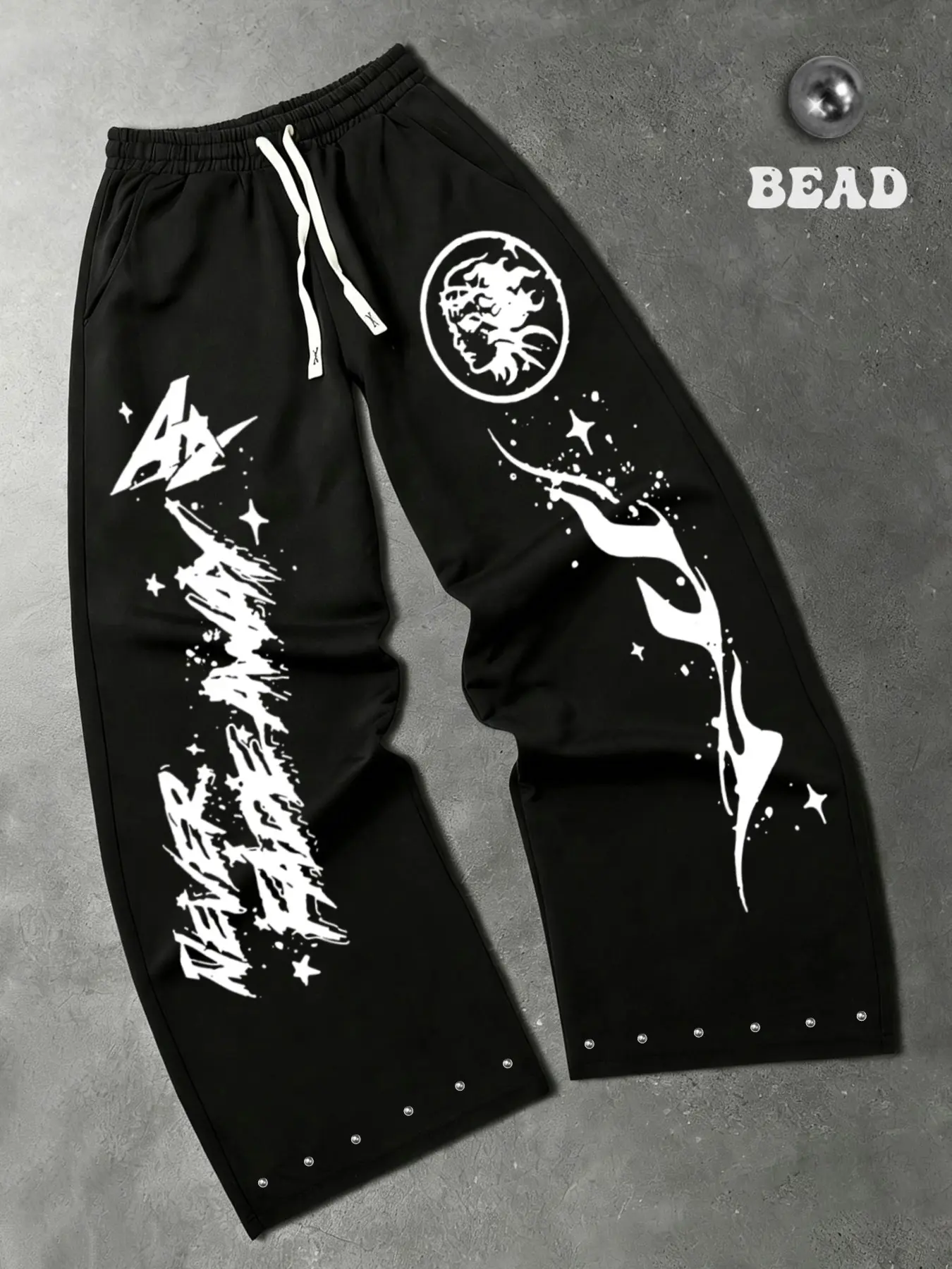 NEVER letter flame portrait print men's trousers, unisex loose black sweatpants with rivet decorations at the cuffs, hip-hop rap street style dark trendy men's trousers Y2K