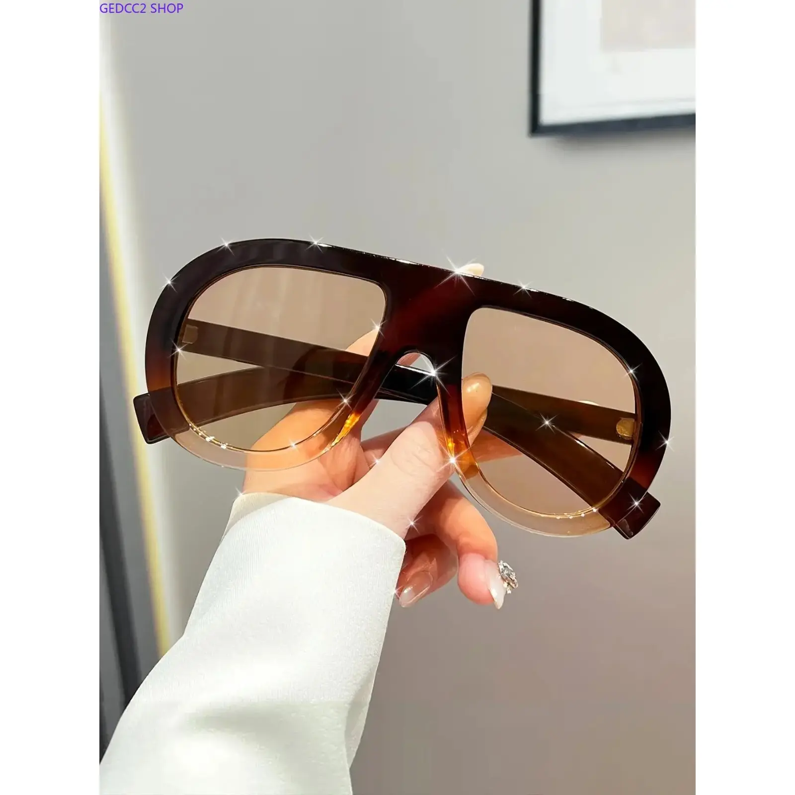 Women’s Ombre Gradient Lens Sunglasses, Trendy Tinted Fashion Eyewear for Everyday Wear, Travel and Summer Outfits
