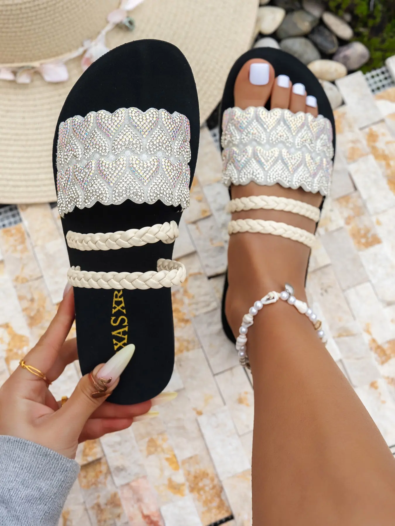 Pxasxr Women's Flat Sandals, Fashionable Slide Sandals, Casual Braided Slides, Heart Rhinestone + Braided Strap Design, Summer Outdoor Casual Beach Slippers, Comfortable and Stylish