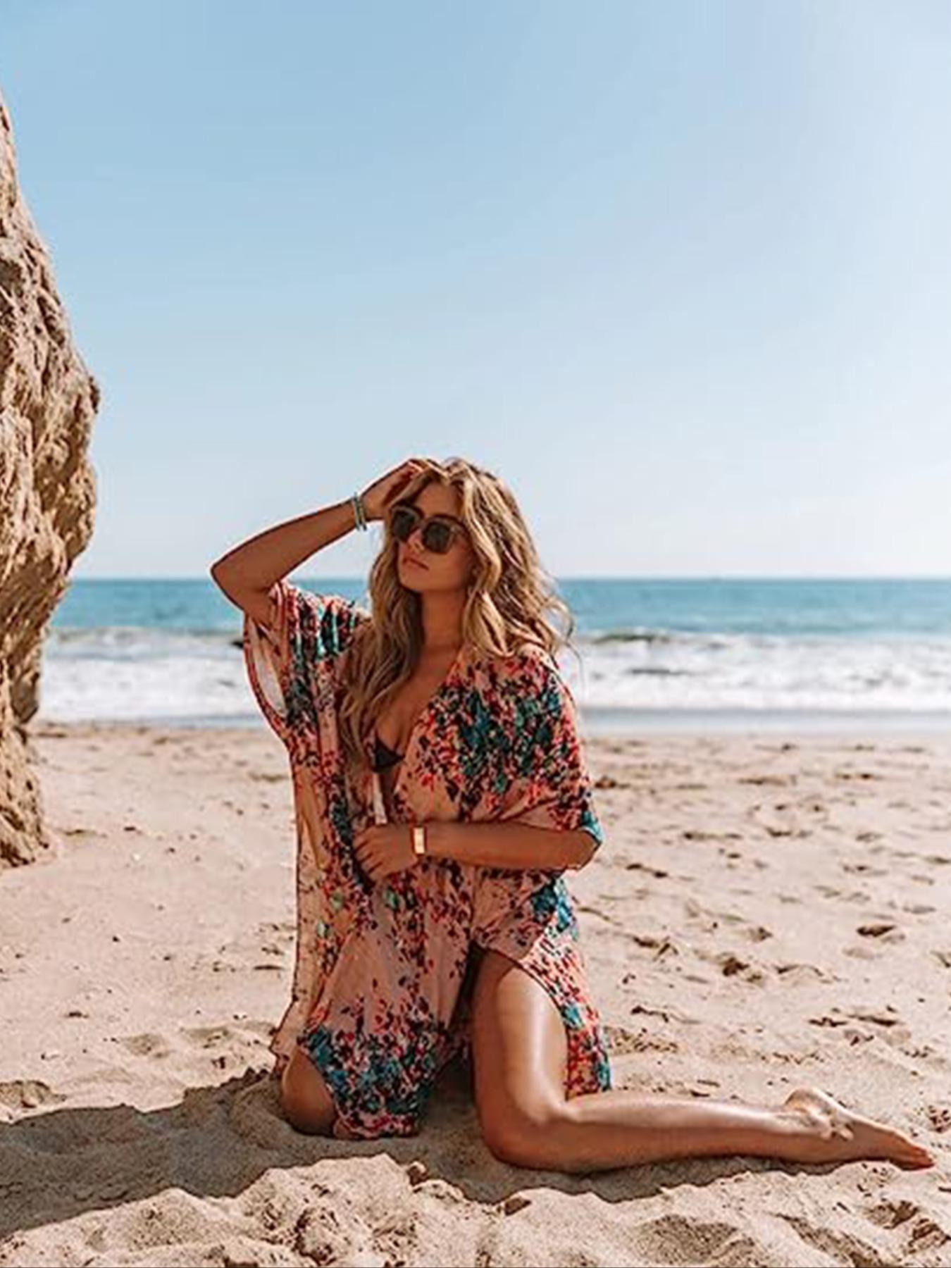 Women's All Over Print Batwing Sleeve Cover Up Top, Casual Split Hem Half Sleeve Cover Up for Beach Holiday Vacation, Boho Summer Outfits, Beach Cover Up, Swimsuit Coverup, Ladies Summer Clothes