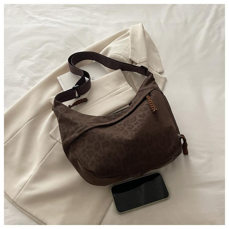 Fashion Leopard Print Crossbody Bag New Chain Fashionable and Versatile Shoulder Bag for Women Casual and Simple Commuting Bag