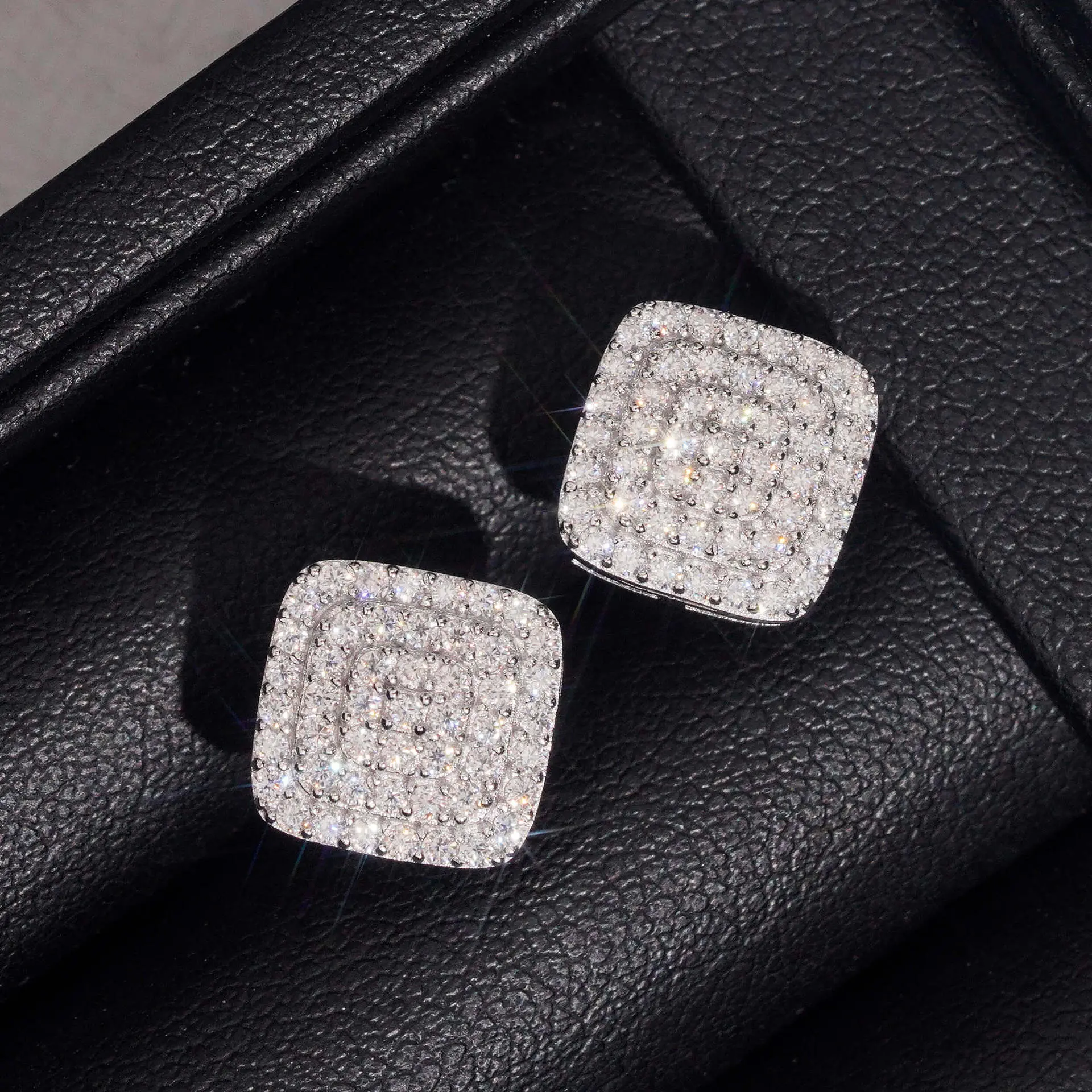 925 Sterling Silver Full Moissanite Stud Earrings, Classic Electroplated Design, High Brilliance Round Stones, Fashionable, Certified for Cross-Border Sales, Female, Synthetic