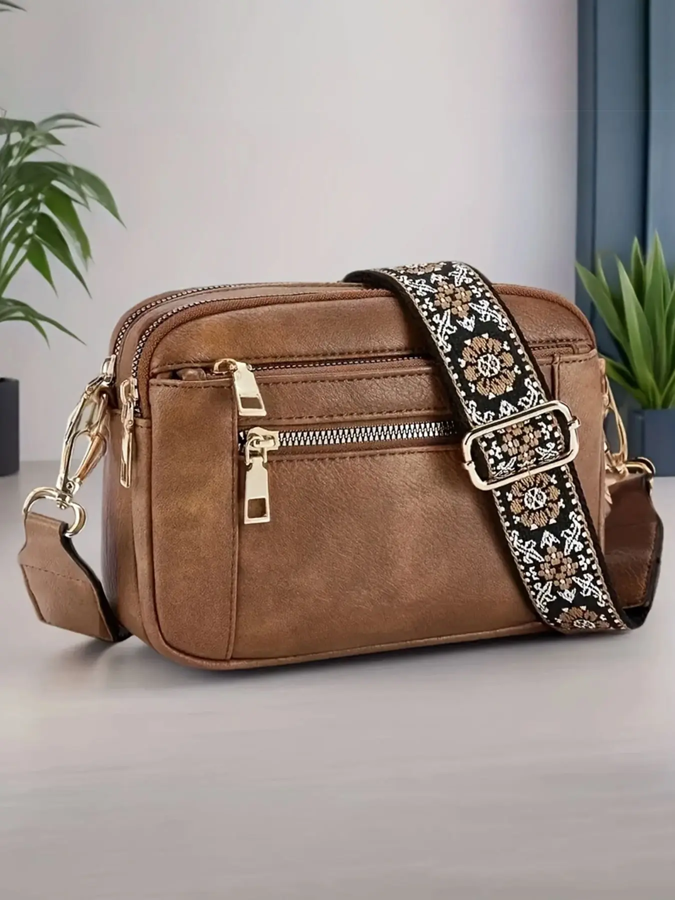 Women's Square Crossbody Bag, Spacious PU Multi-Functional Casual Shoulder Bag, Four Compartments, Adjustable Strap, Ideal for Travel and Shopping