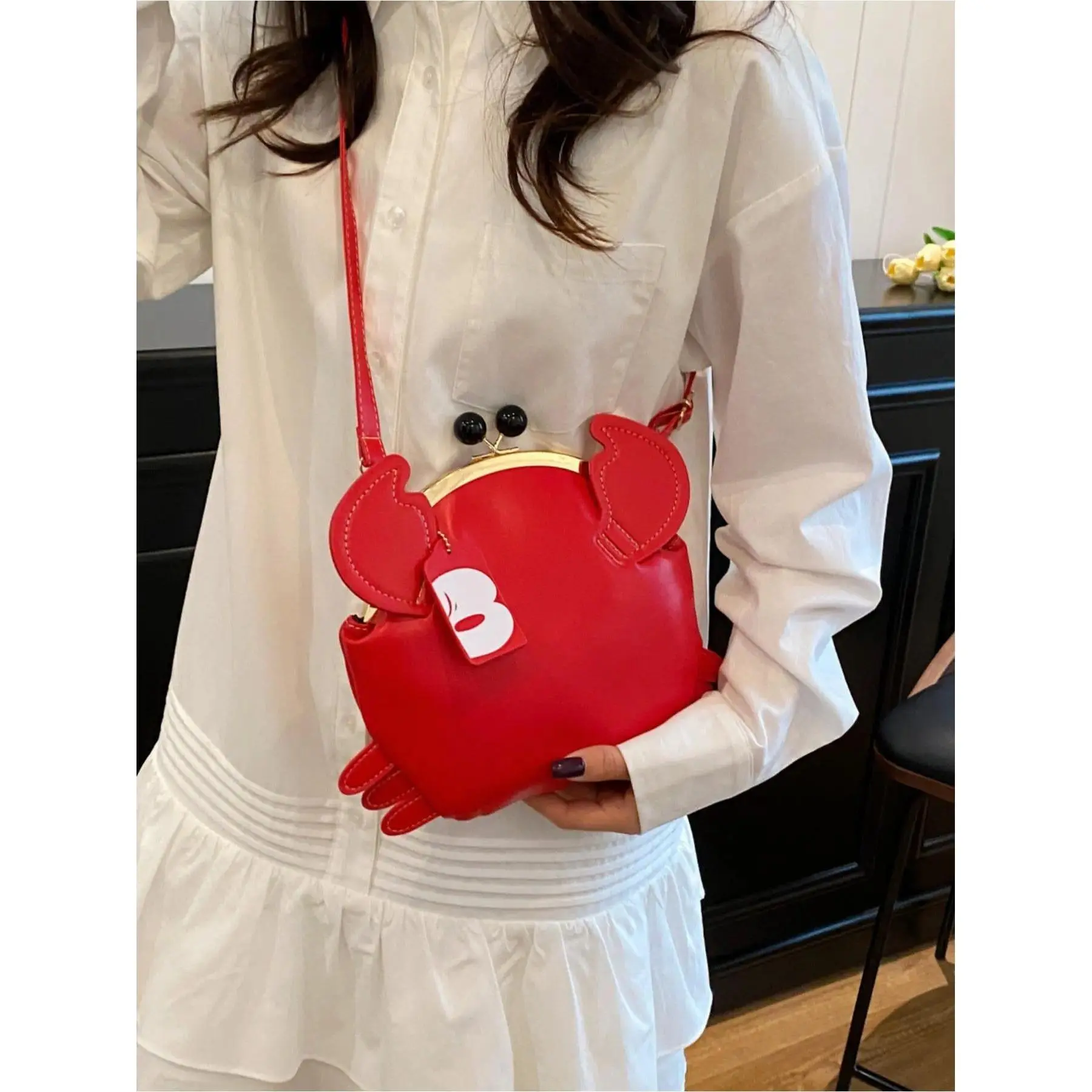 Cute Crab Design Crossbody Bag, Aesthetic Cartoon Shoulder Bag, Trendy Chain Strap Mini Handbag, Fashionable Lightweight Underarm Purse Compatible with Daily Commute, Shopping, Dating, Travel, Summer Beach Outfit, Casual Streetwear Style for Women