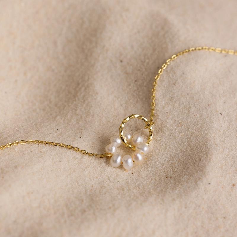 Interlocking Pearl Necklace by Caitlyn Minimalist - Dainty Beaded Flower Charm Necklace - Eternity Necklace - Pearl Jewelry - Gift for Mom.