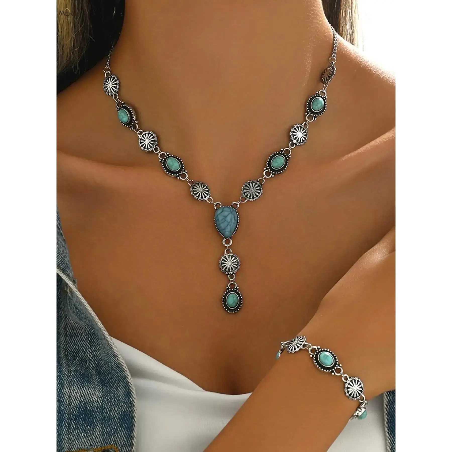 Women's Boho Vintage 2-Piece Jewelry Set - Antique Silver Sunburst Concho, Turquoise Stone Necklace with Alloy Chain, Adjustable Ext. Flexible Link Bracelet for Casual Wear, 2.31Oz, 26Cm, 47Cm
