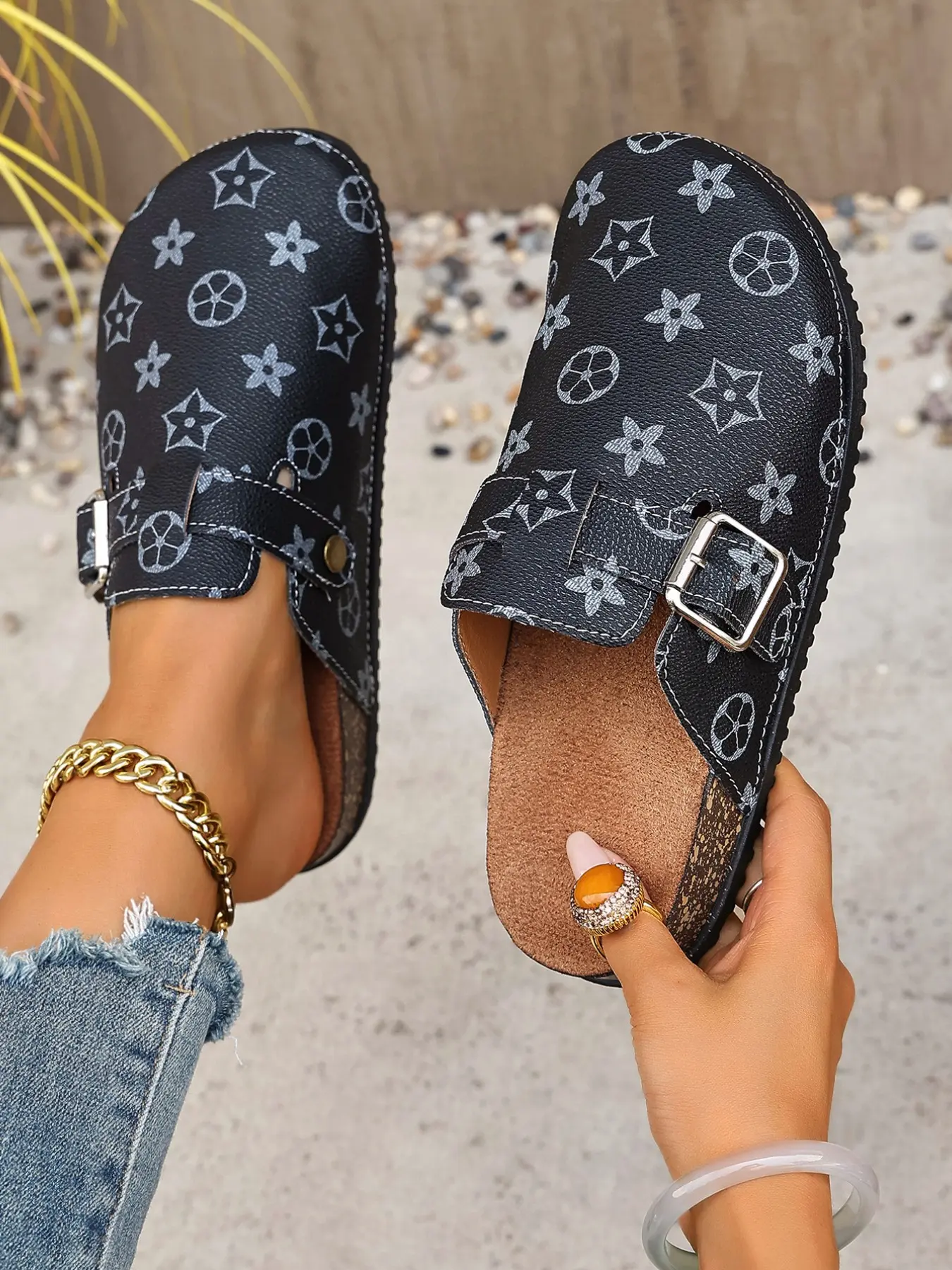 Women Vintage Star Floral All Over Print Single Metal Buckle Closed Toe Cork Mule Clog Slides，Backless Slip On Retro Printed Cover Toe Mules，Adjustable Square Buckle Arch Support Natural Cork Anti-Slip Flat Sole，Beach Daily Commute Vacation Casual Footwea