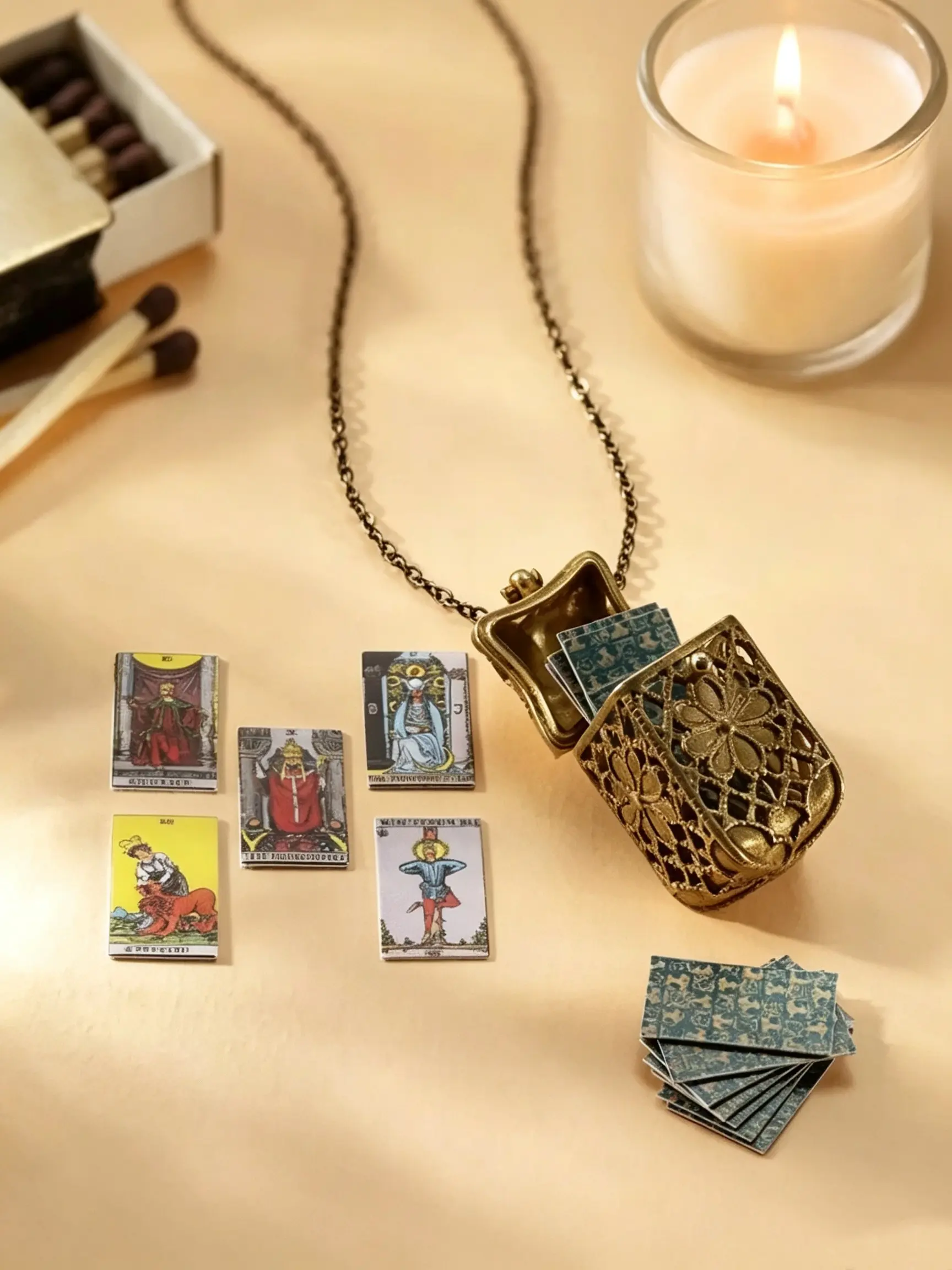 Women's Mini Tarot Pendant Necklace, Retro Design, Antique Bronze Hollow Shell, Elegant Jewelry Gift, Party, Dating, Back-To-School, Costume Jewelry Necklaces