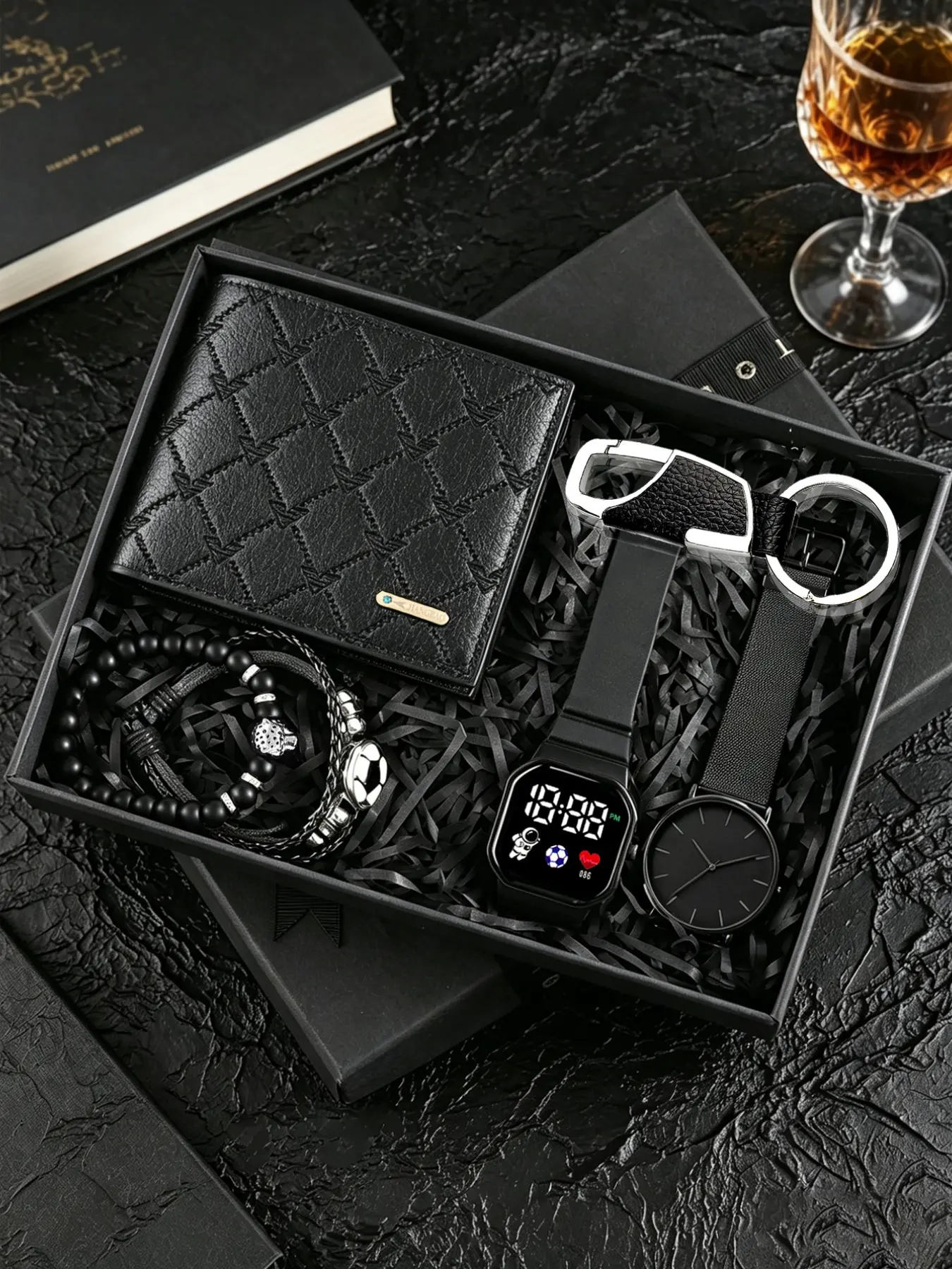 Men's Quartz Analog Watch Set with Electronic Watch, Wallet, Keychain, Bracelet, Football Glow Design, Perfect Gift for Father's Day